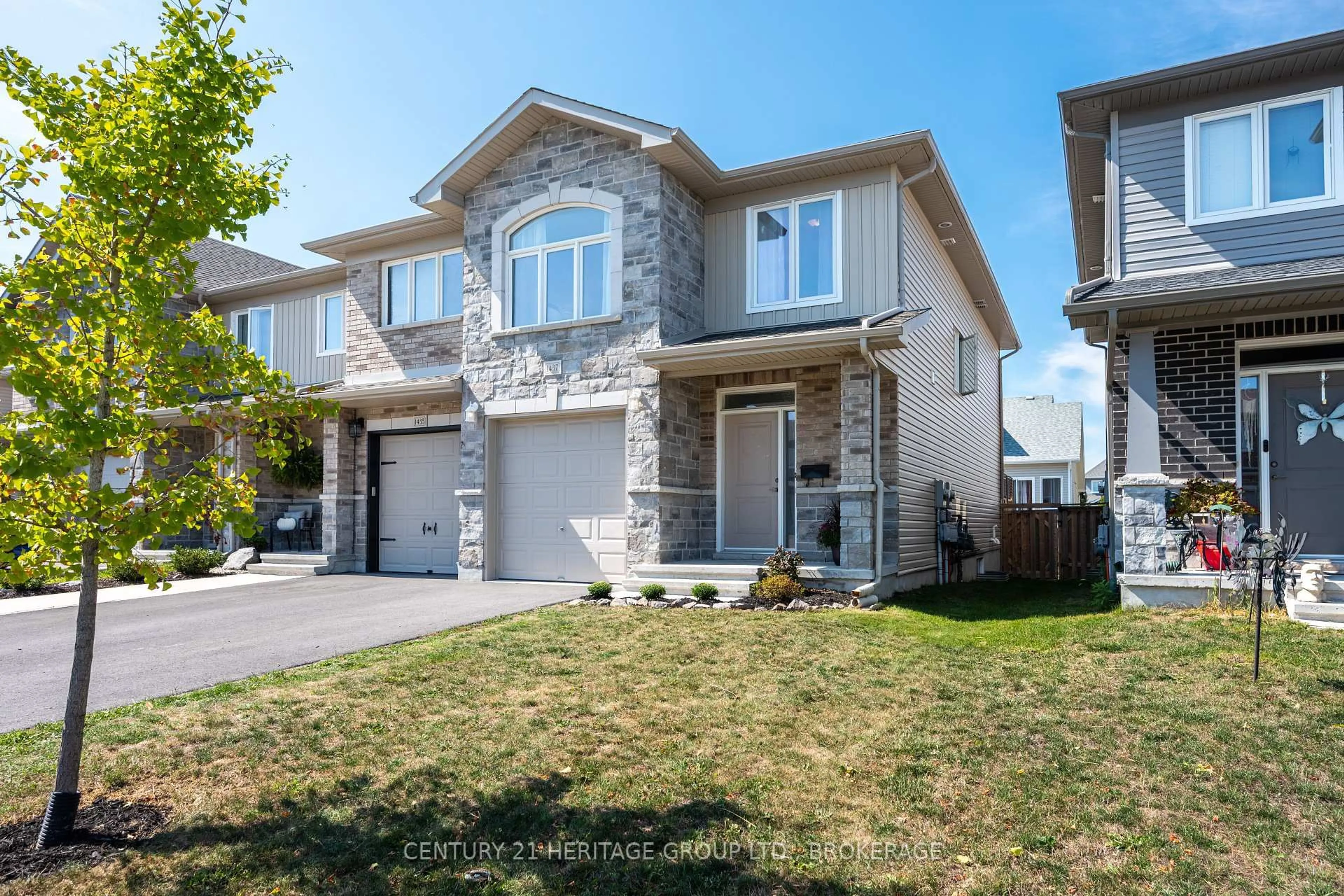 Home with vinyl exterior material, street for 1437 Monarch Dr, Kingston Ontario K7P 0R9