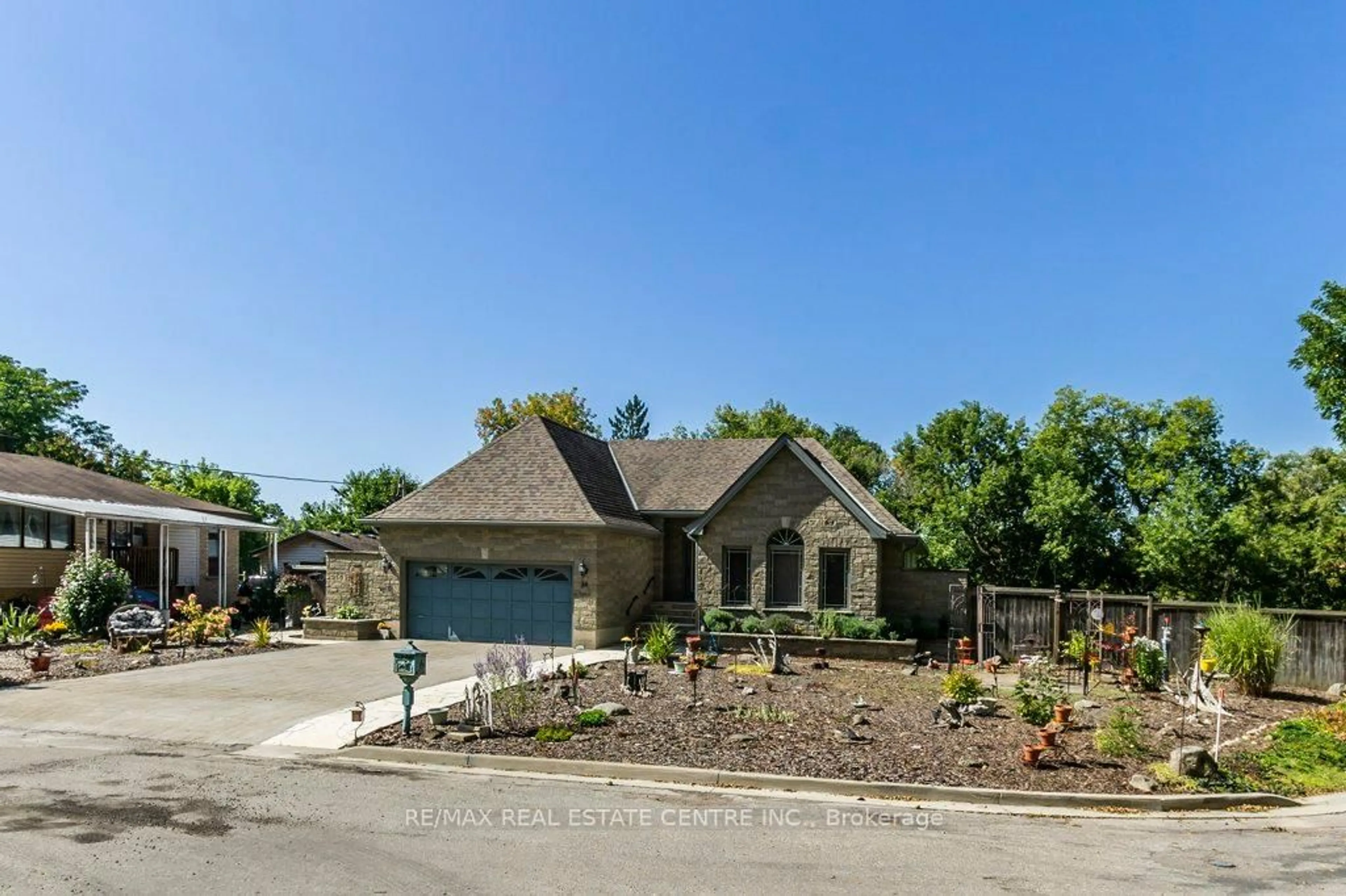 Home with brick exterior material, street for 34 Nimmo St, Brant Ontario N3L 2H9