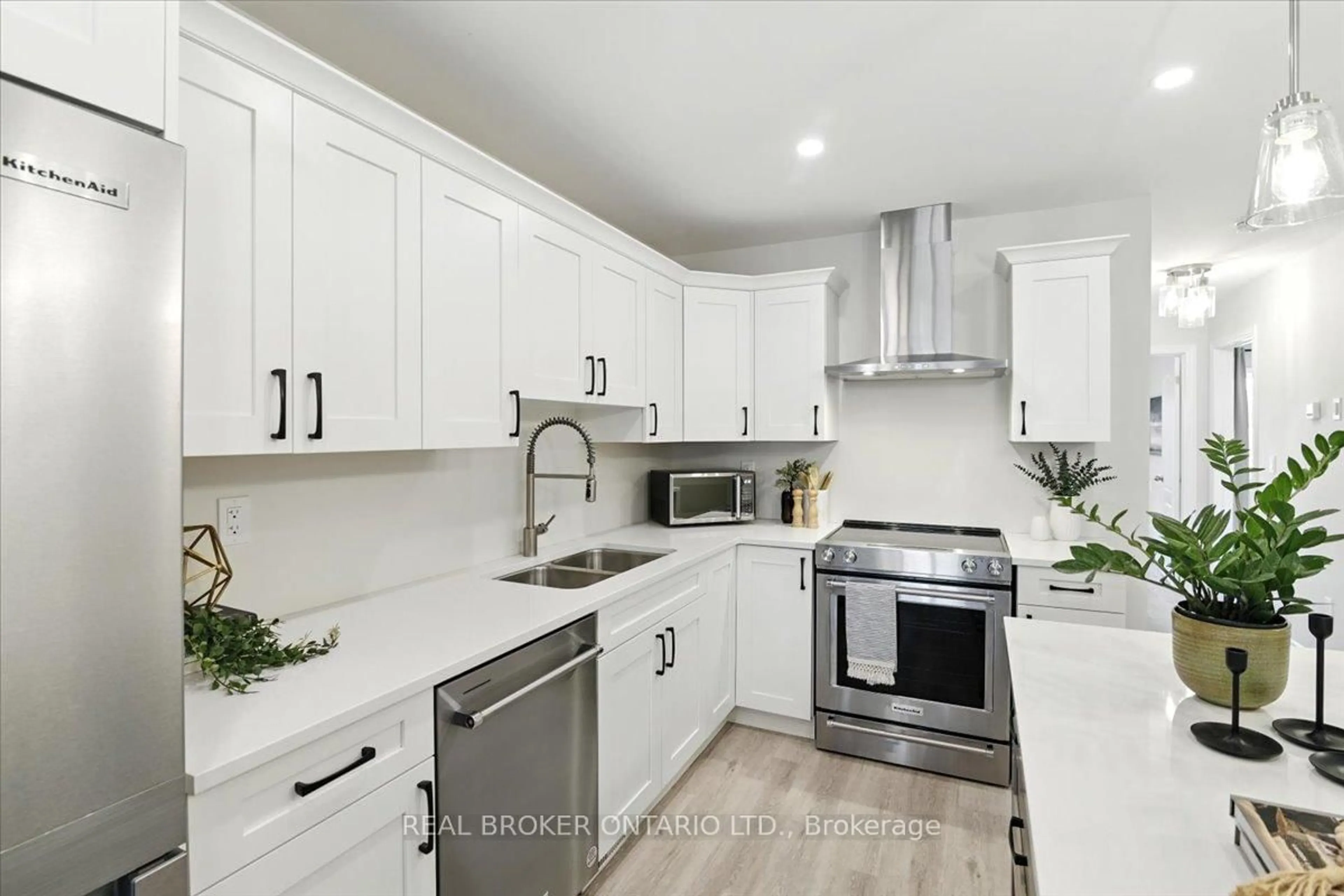 Open concept kitchen, ceramic/tile floor for 511 Hayward St, Cobourg Ontario K9A 1M6