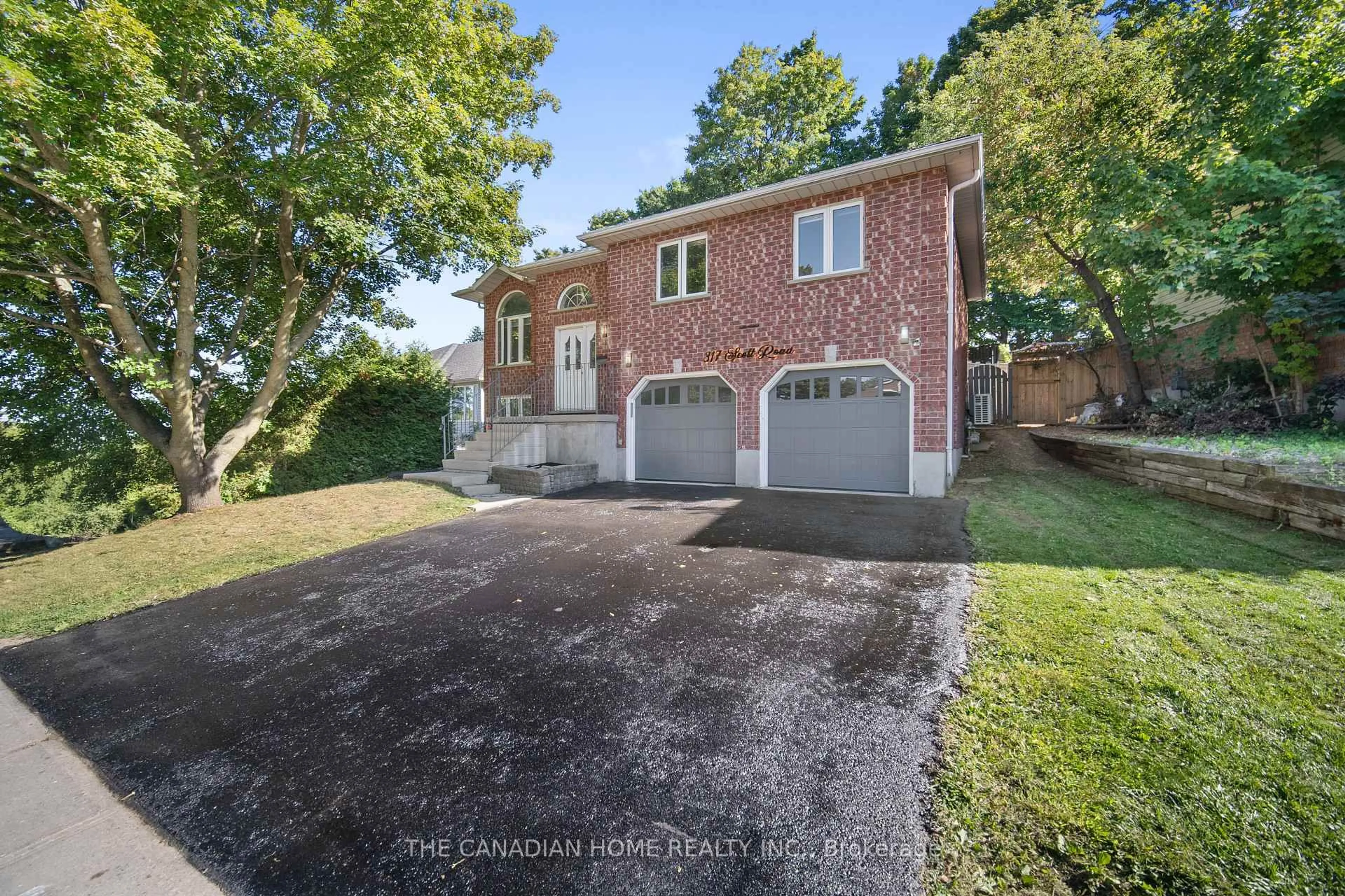 A pic from outside/outdoor area/front of a property/back of a property/a pic from drone, street for 317 Scott Rd, Cambridge Ontario N3C 4A6