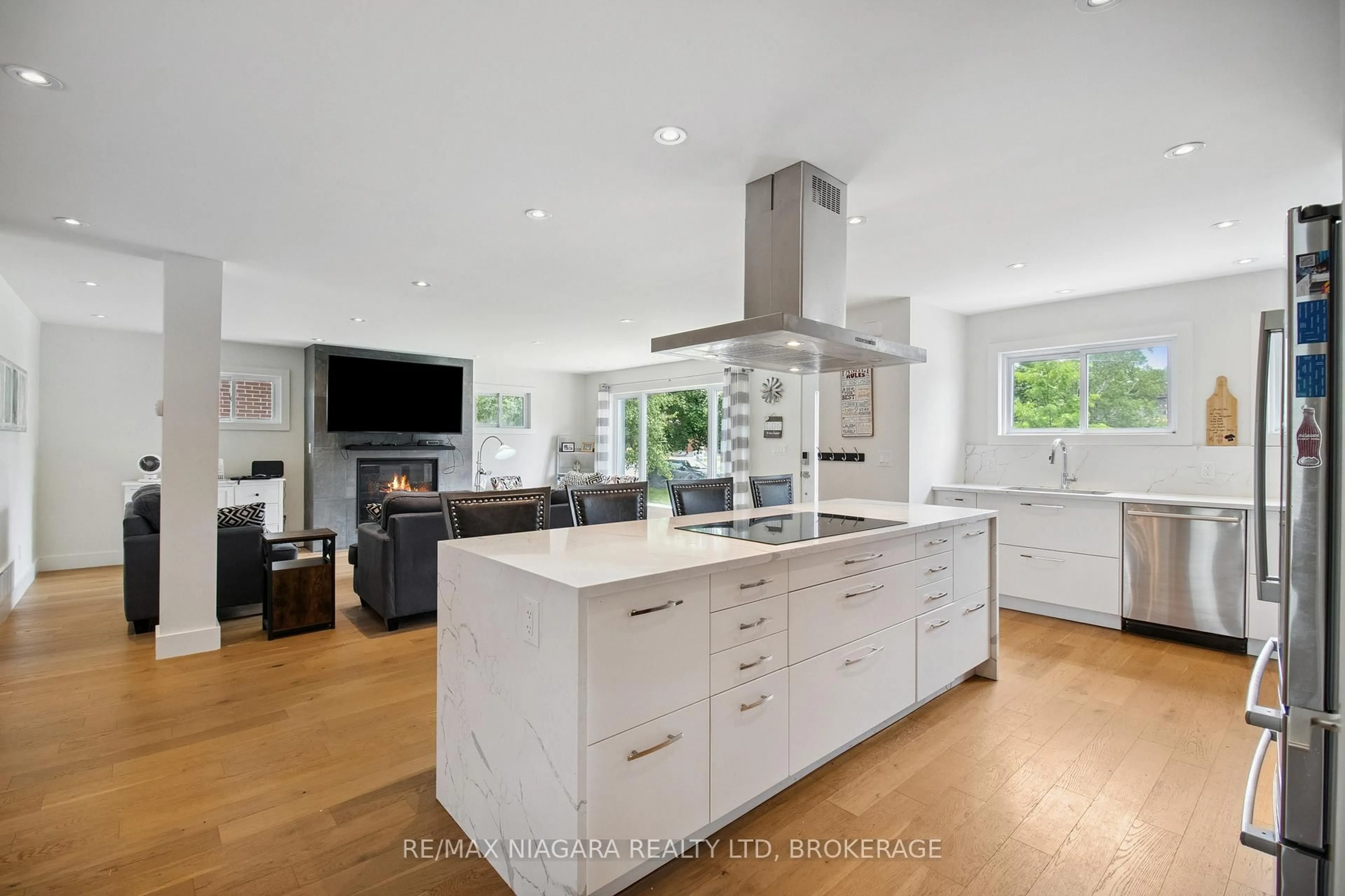 Open concept kitchen, unknown for 15 Swan Dr, St. Catharines Ontario L2T 2C2