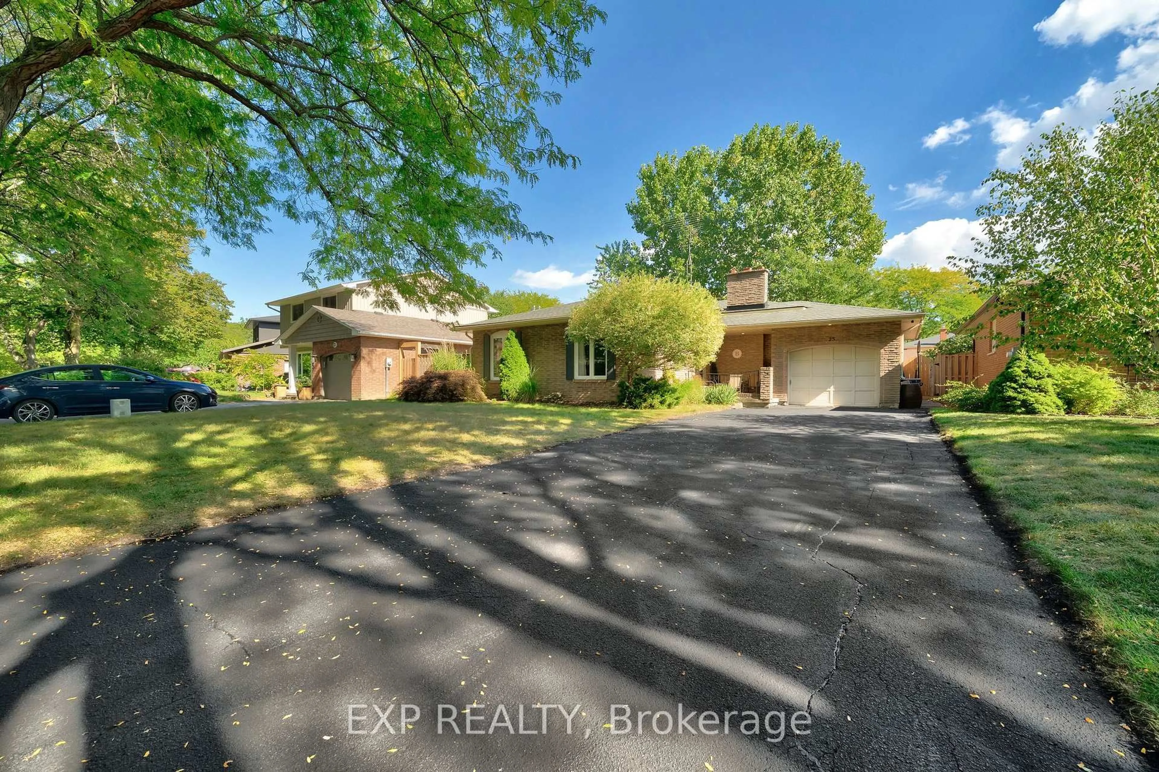 A pic from outside/outdoor area/front of a property/back of a property/a pic from drone, street for 25 Ziraldo Rd, St. Catharines Ontario L2N 6S7