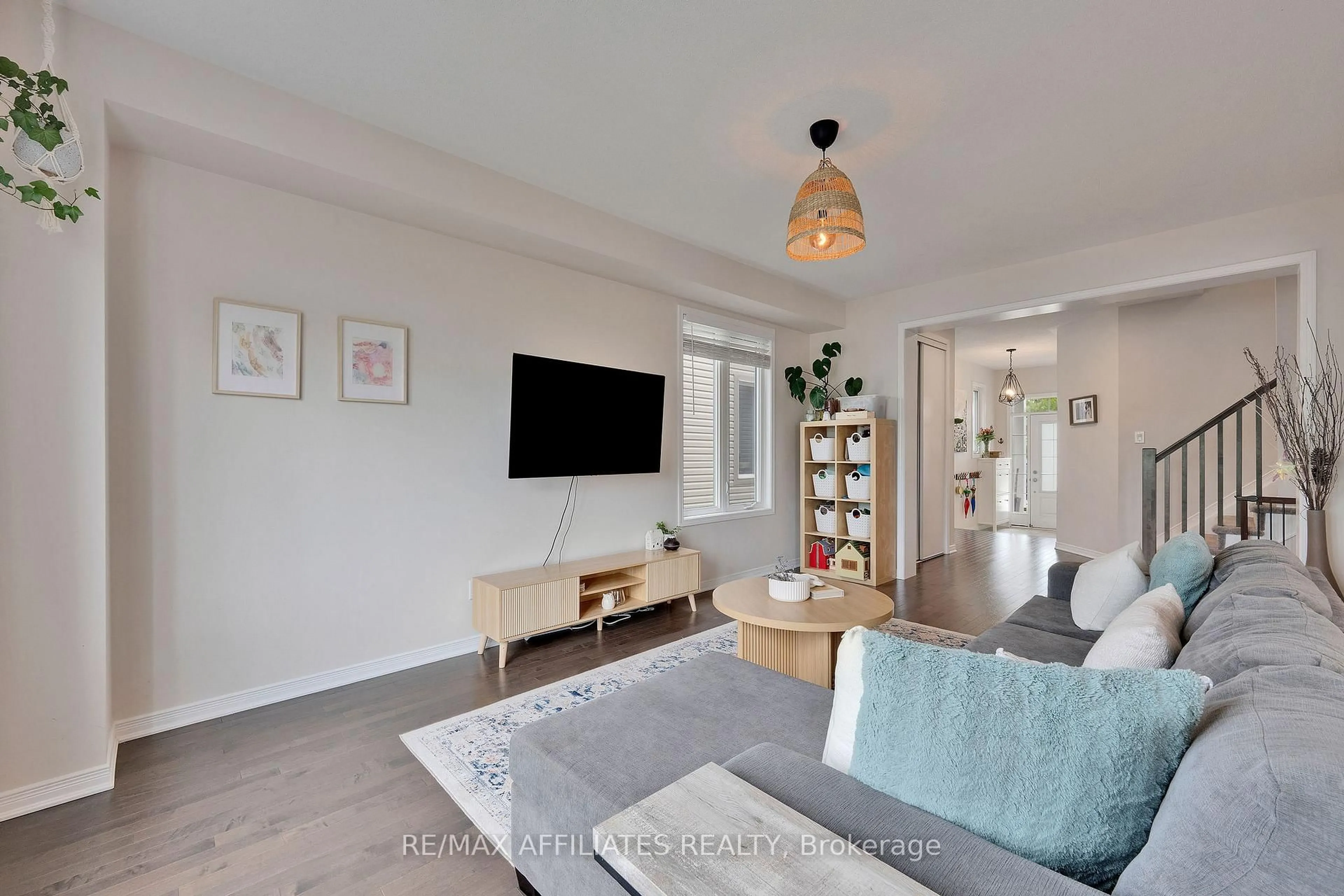 Living room with furniture, unknown for 2606 Tempo Dr, North Grenville Ontario K0G 1J0
