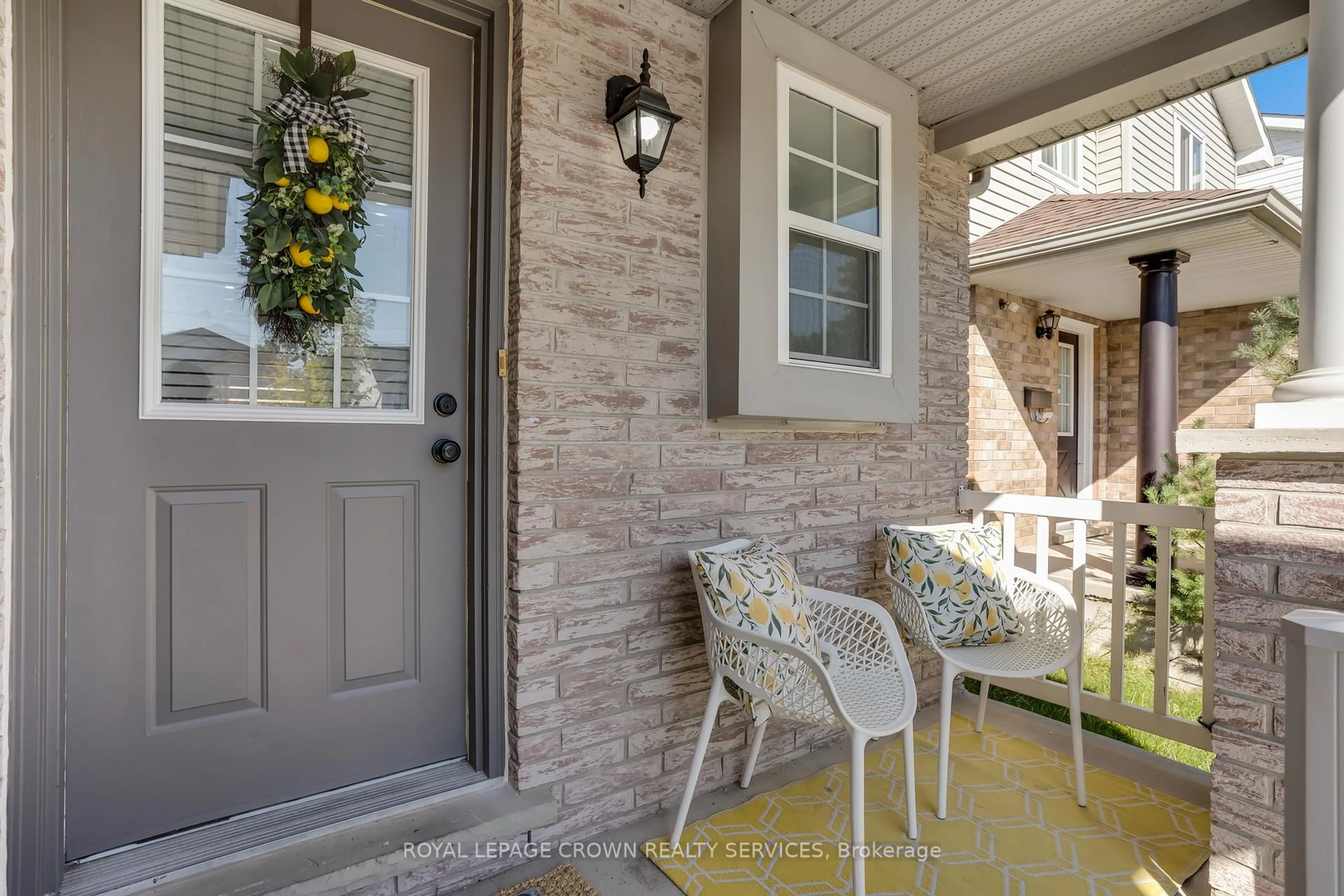Indoor entryway for 20 Elma Pl, Cambridge Ontario N3C 4E6