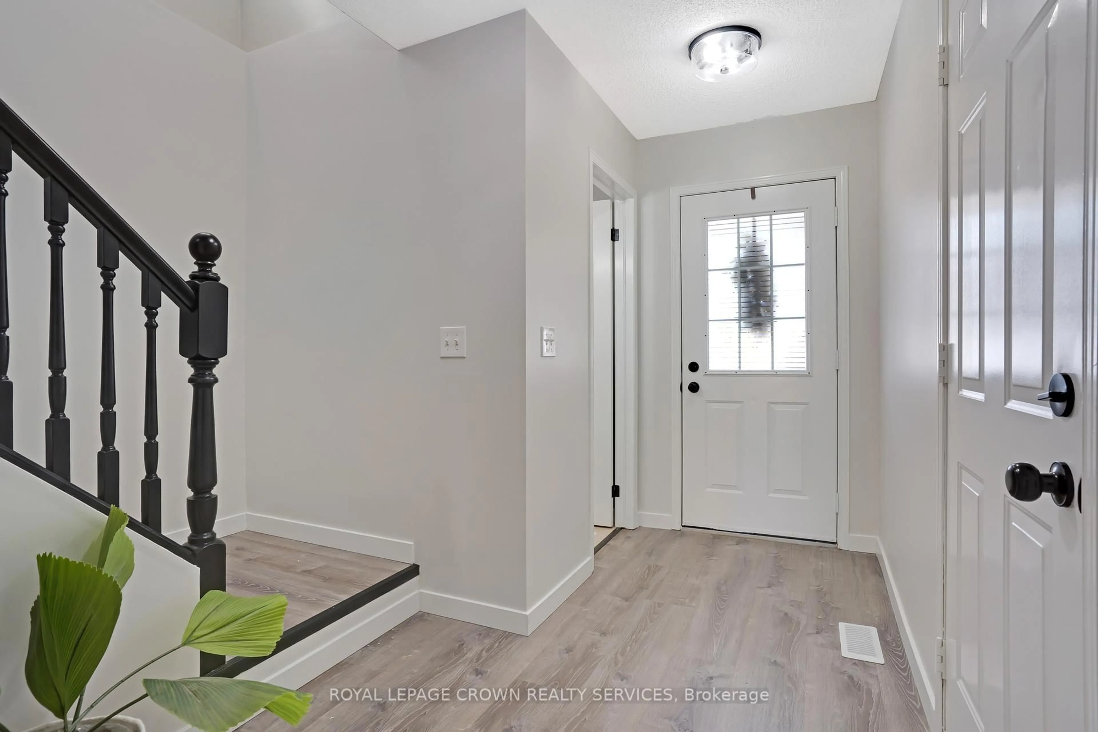 Indoor entryway for 20 Elma Pl, Cambridge Ontario N3C 4E6