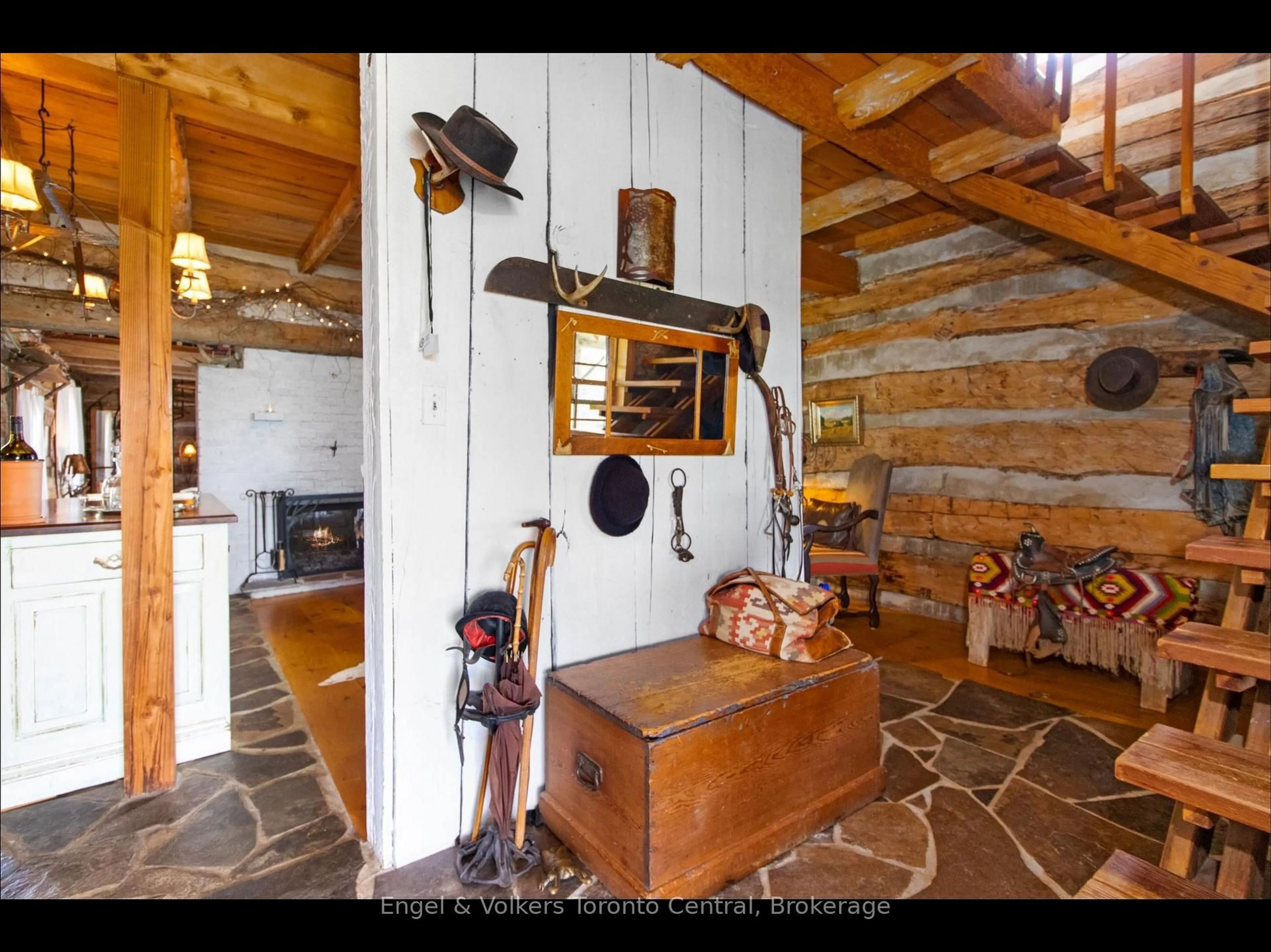 Indoor entryway for 317343 3rd Line, Meaford Ontario N4L 1W7