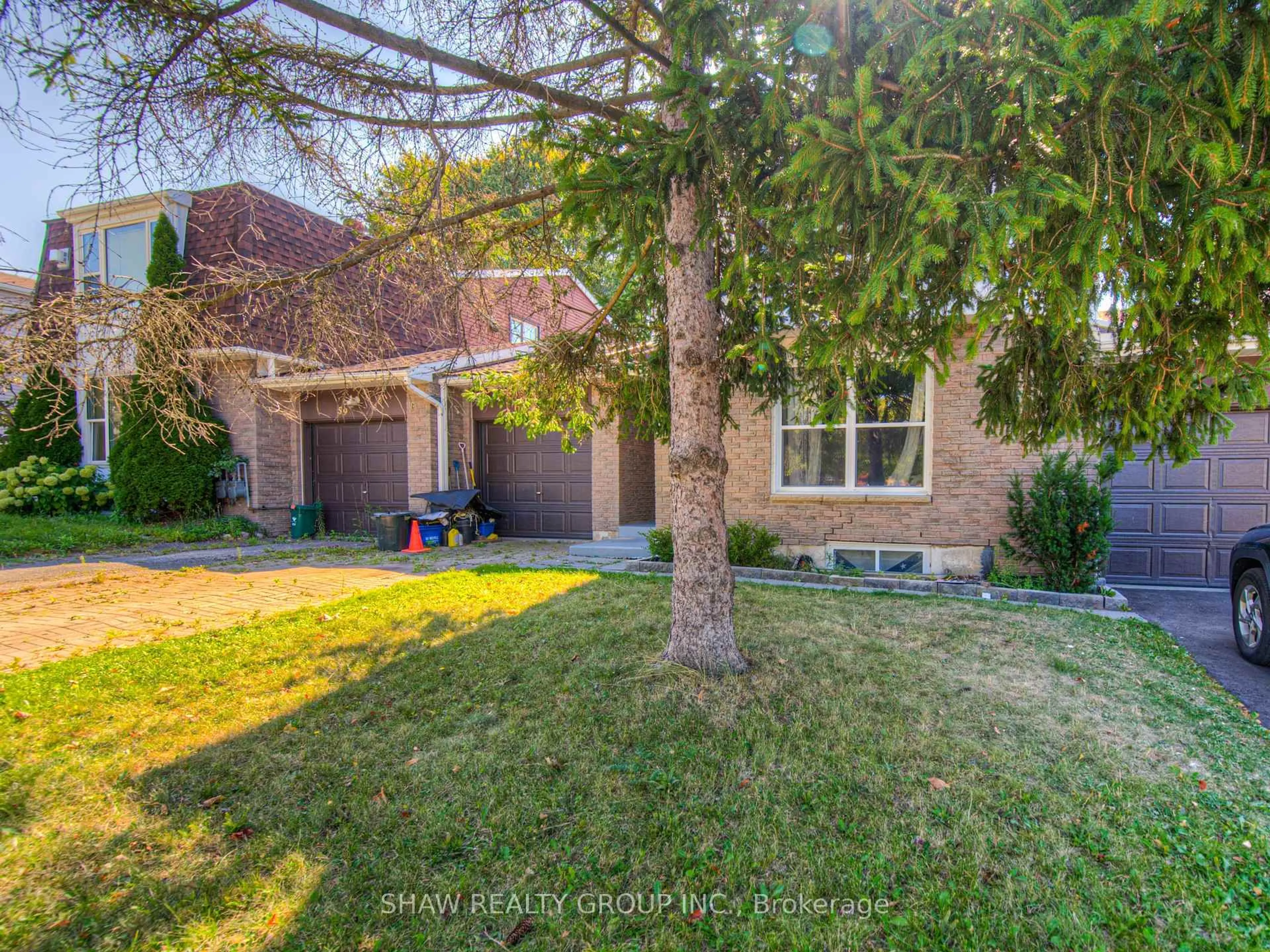 A pic from outside/outdoor area/front of a property/back of a property/a pic from drone, street for 61 Hillbrook Cres, Kitchener Ontario N2N 1J4