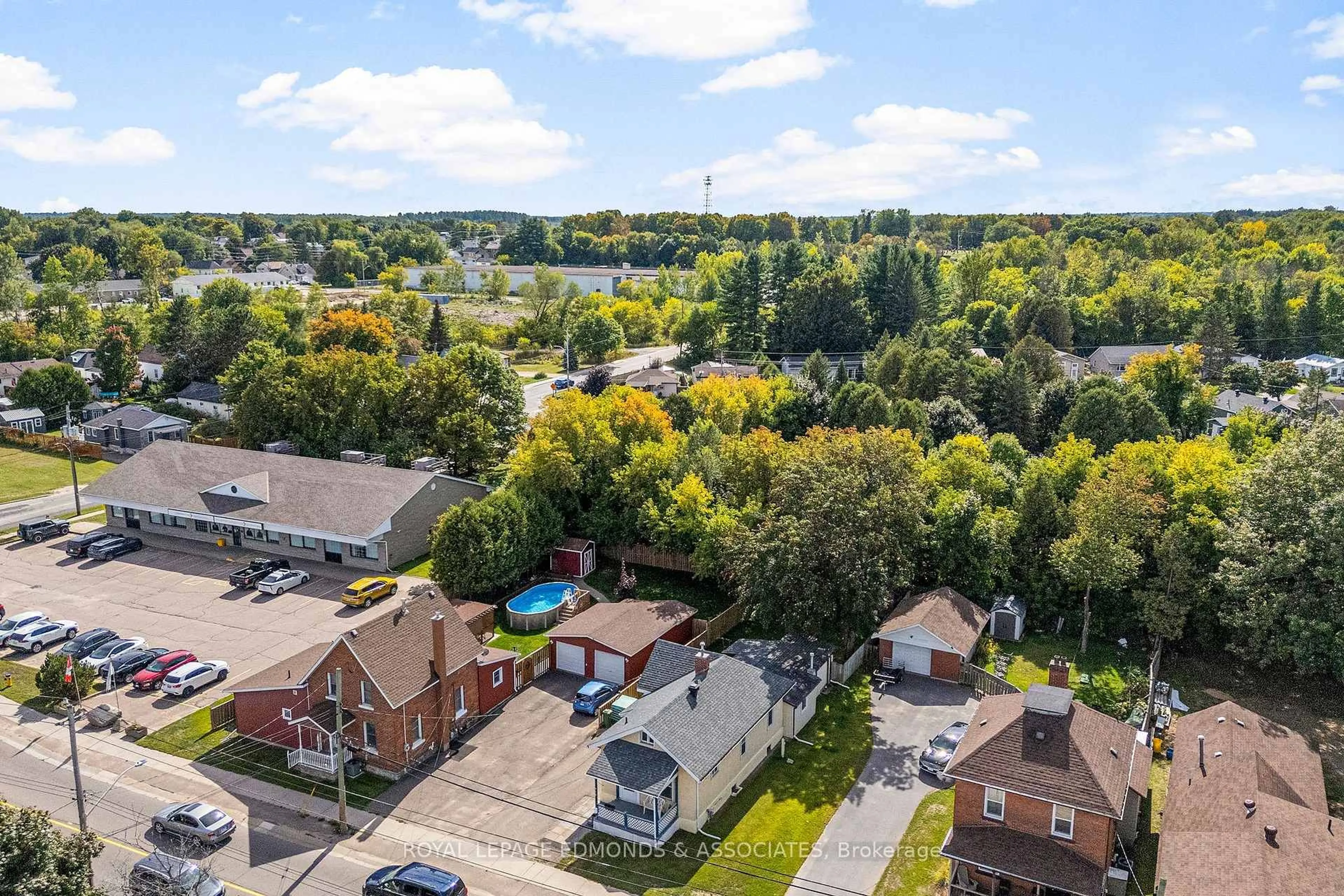 A pic from outside/outdoor area/front of a property/back of a property/a pic from drone, water/lake/river/ocean view for 916 Pembroke St, Pembroke Ontario K8A 5P8