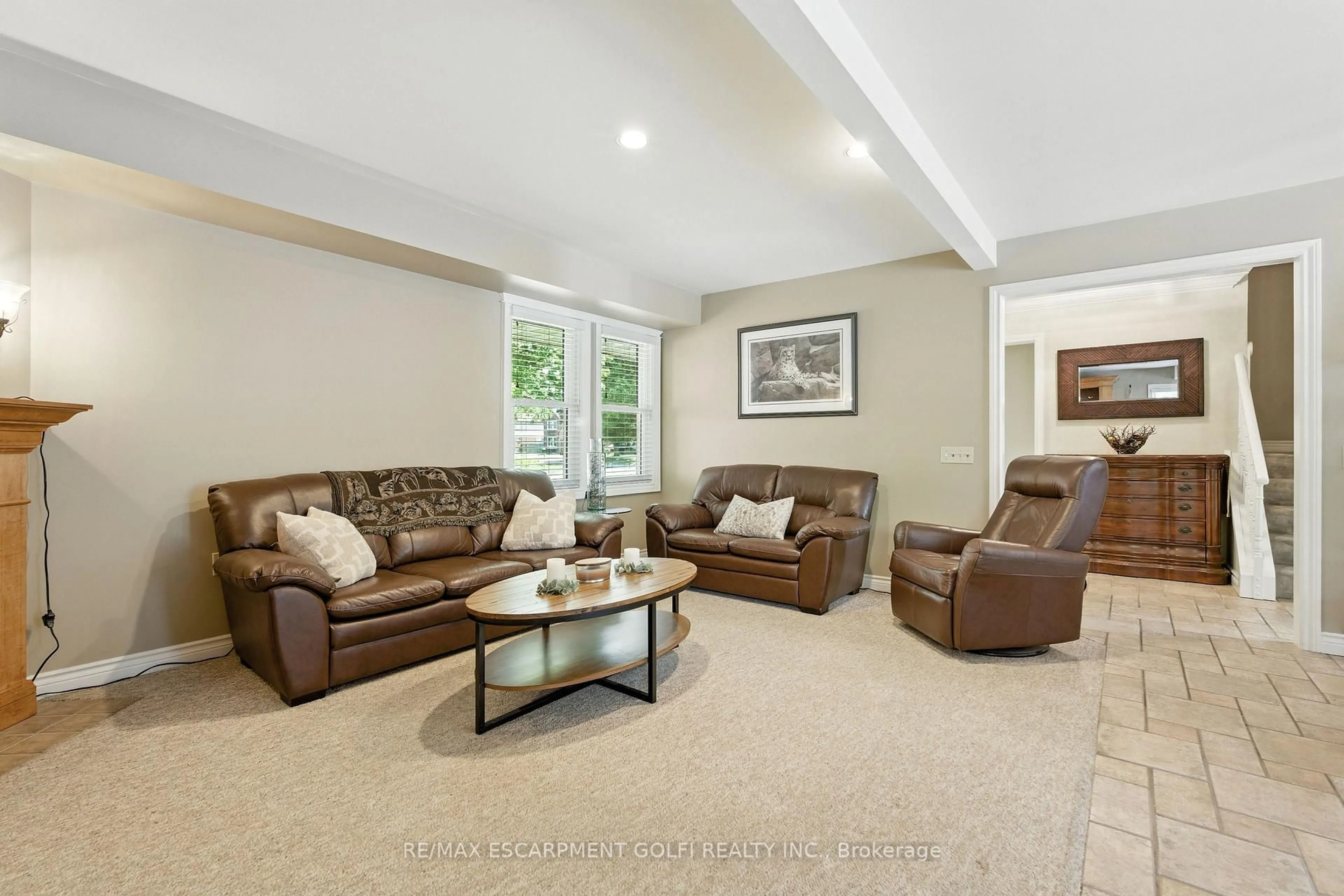 Living room with furniture, unknown for 6 Lilac Crt, Hamilton Ontario L9G 4E3