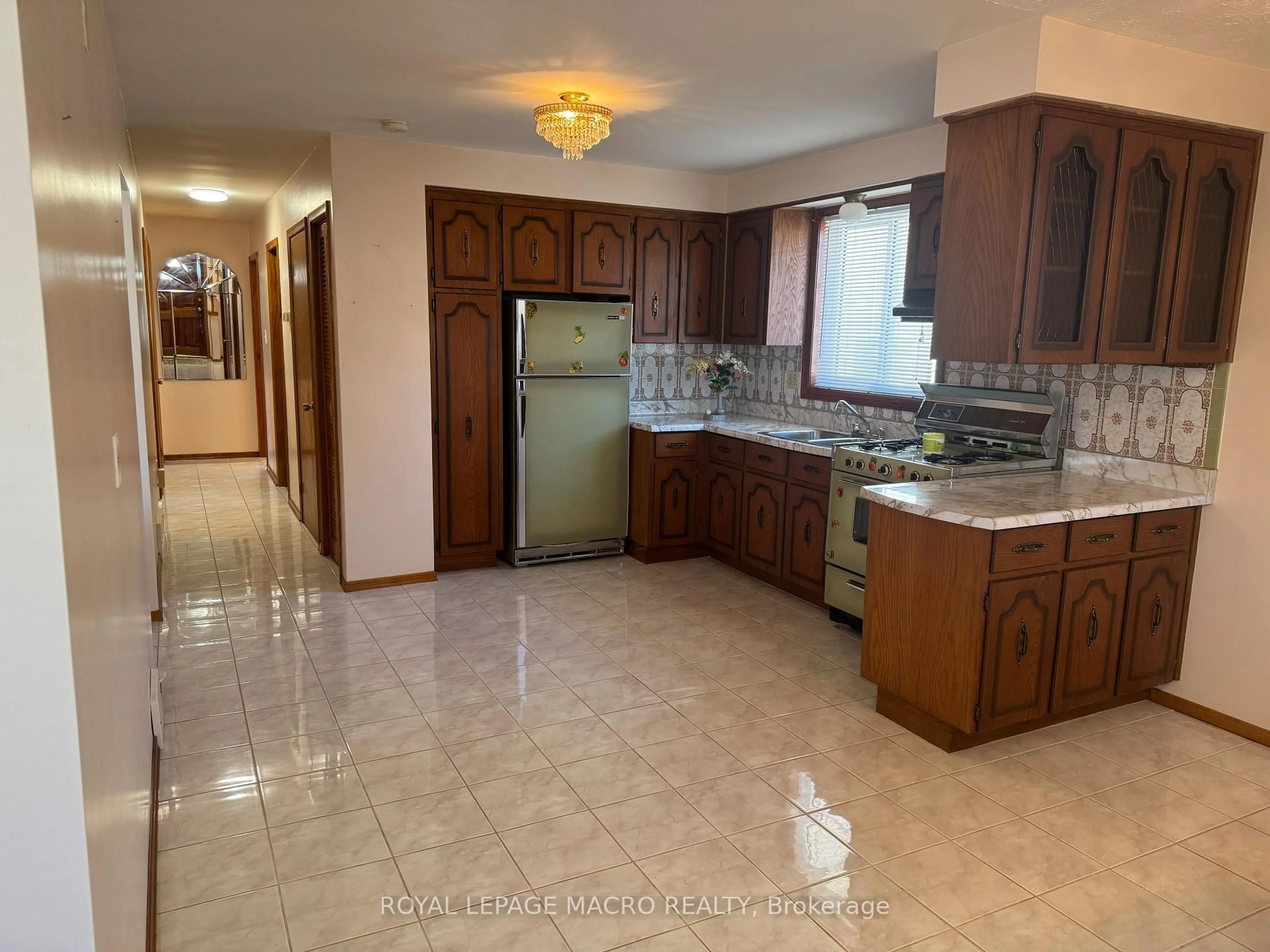 Unknown for 31 Adair Ave, Hamilton Ontario L8H 6A5
