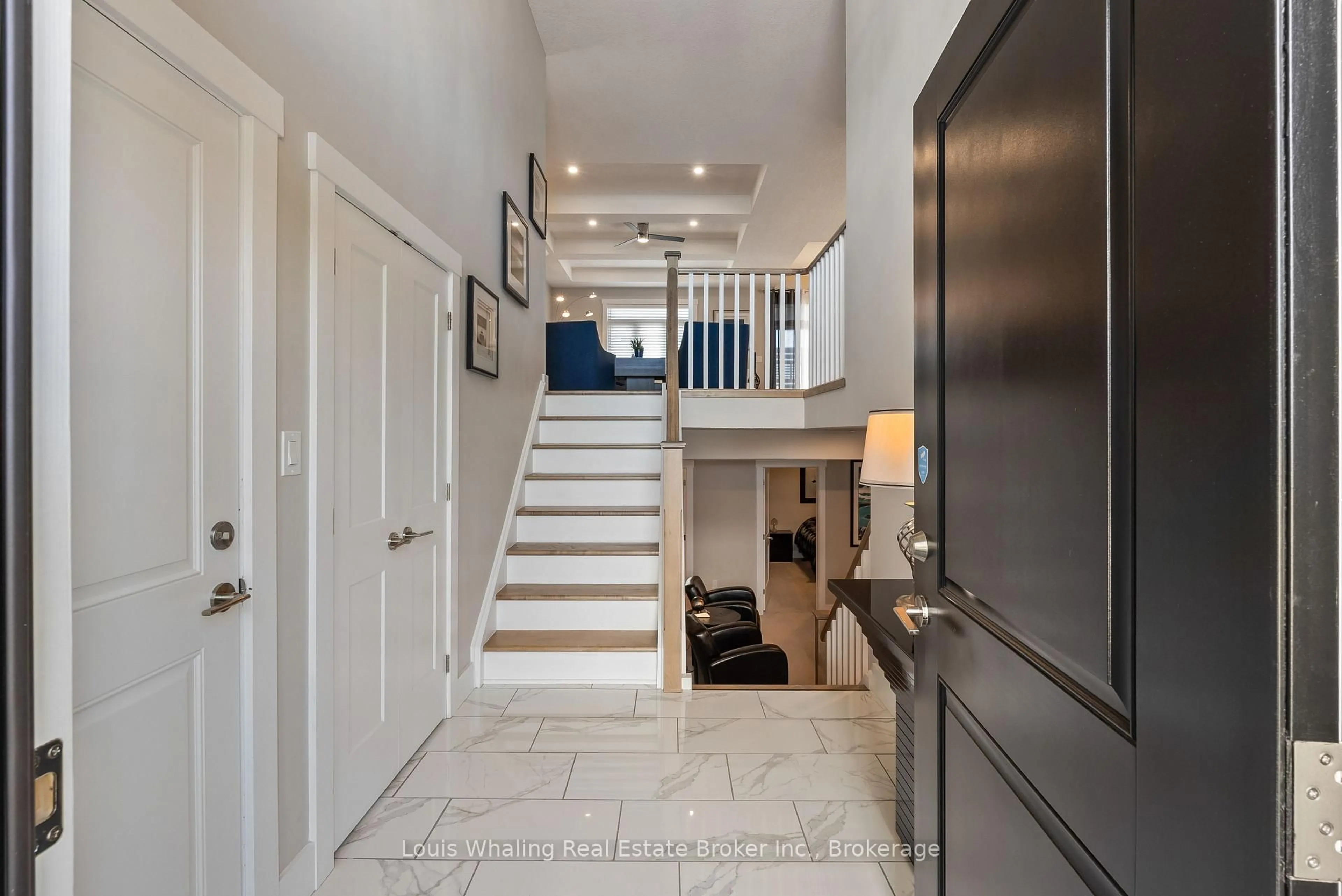 Indoor entryway for 408 Northport Dr, Saugeen Shores Ontario N0H 2C8