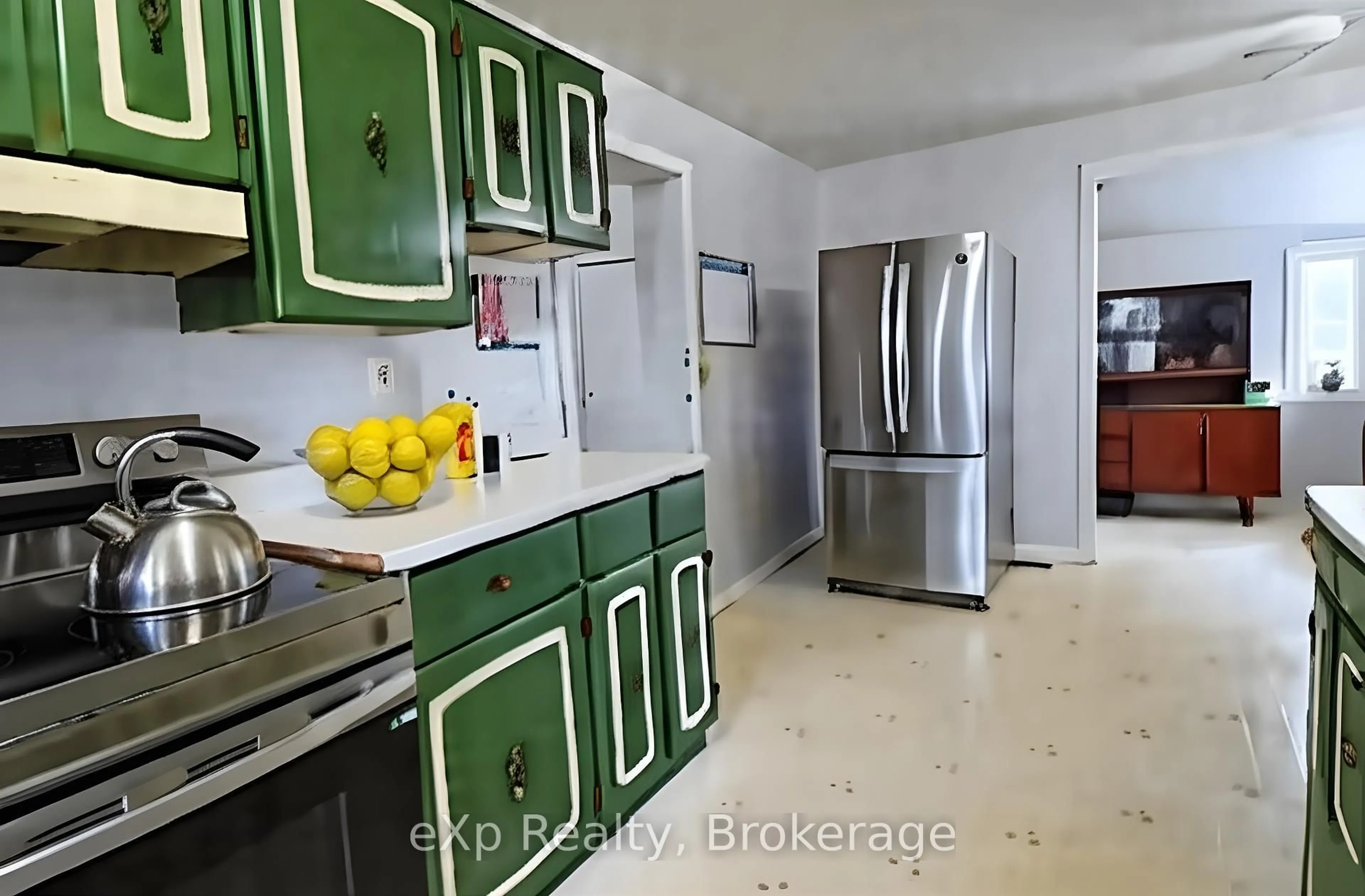 Standard kitchen, ceramic/tile floor for 34 Queen St, Grey Highlands Ontario N0C 1H0
