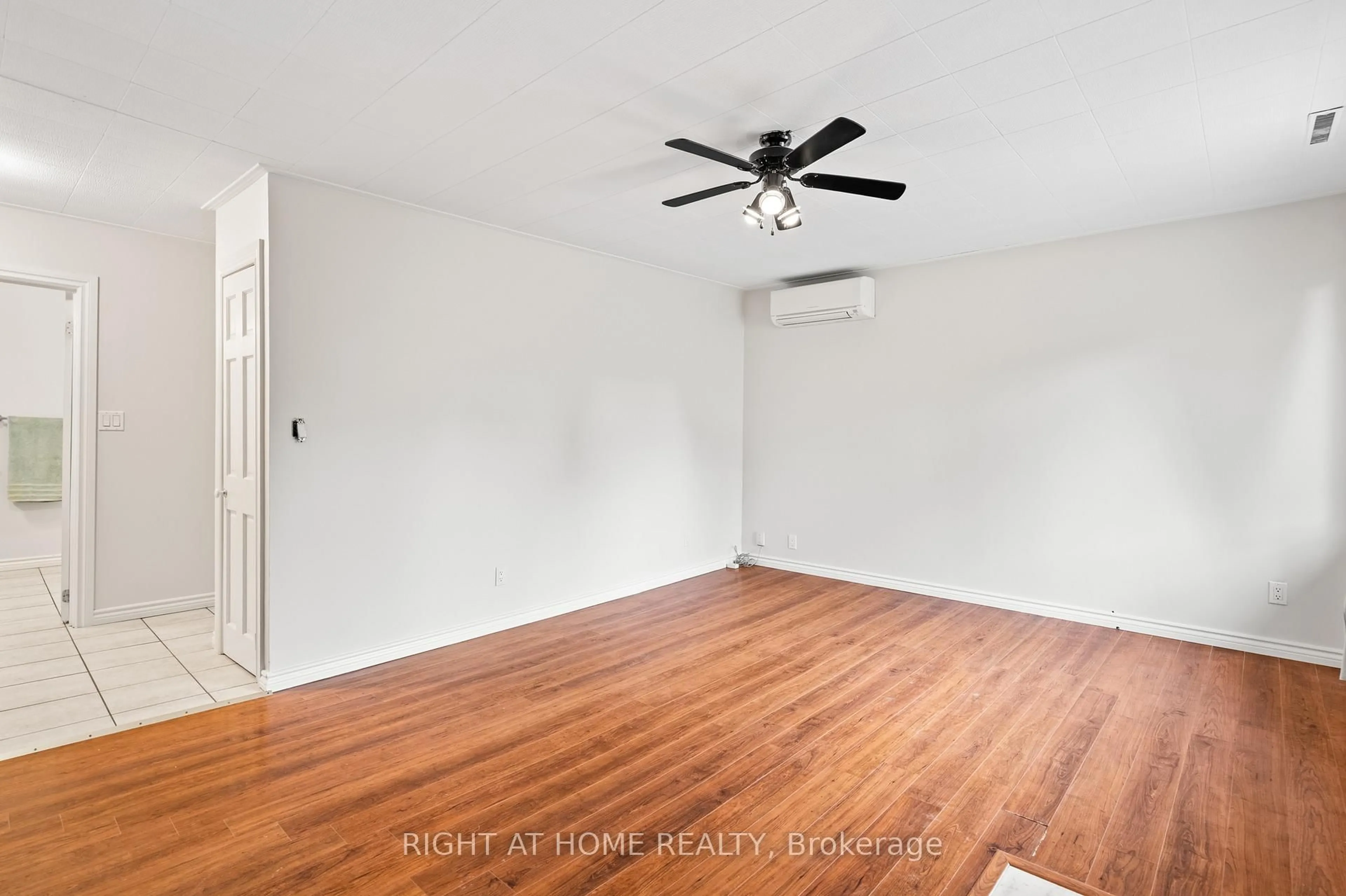 A pic of a room for 70 Powerview Ave, St. Catharines Ontario L2S 1X1