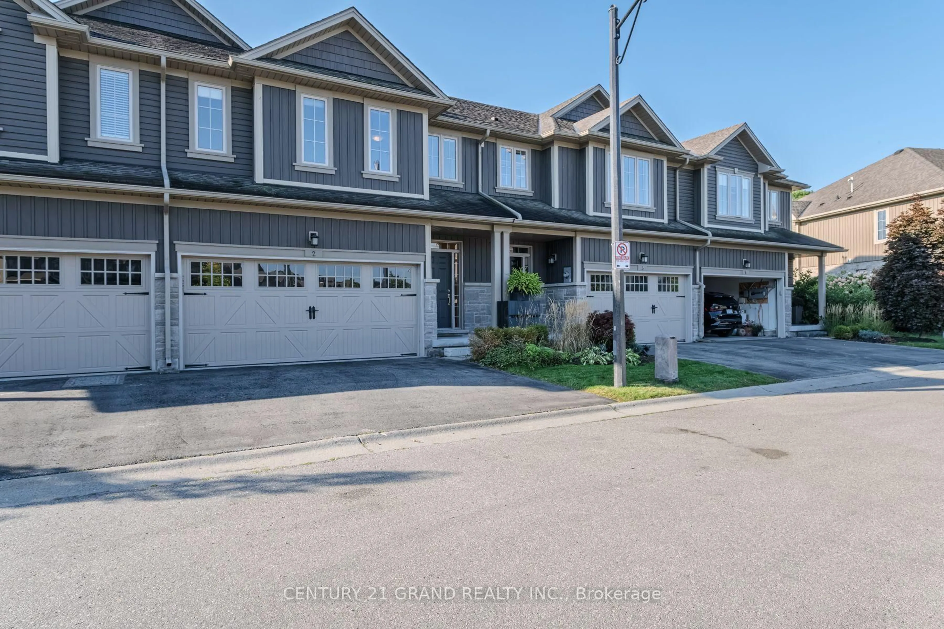 A pic from outside/outdoor area/front of a property/back of a property/a pic from drone, street for 80 Willow St #2, Brant Ontario N3L 2K6