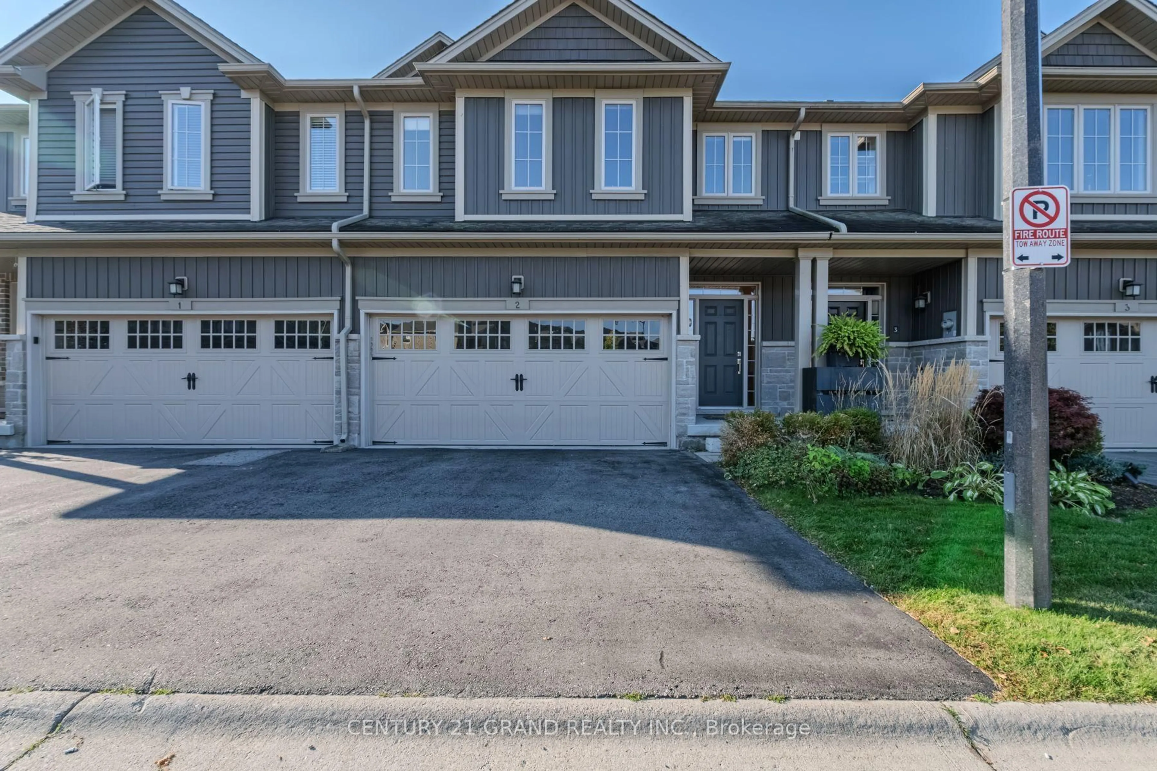 A pic from outside/outdoor area/front of a property/back of a property/a pic from drone, street for 80 Willow St #2, Brant Ontario N3L 2K6