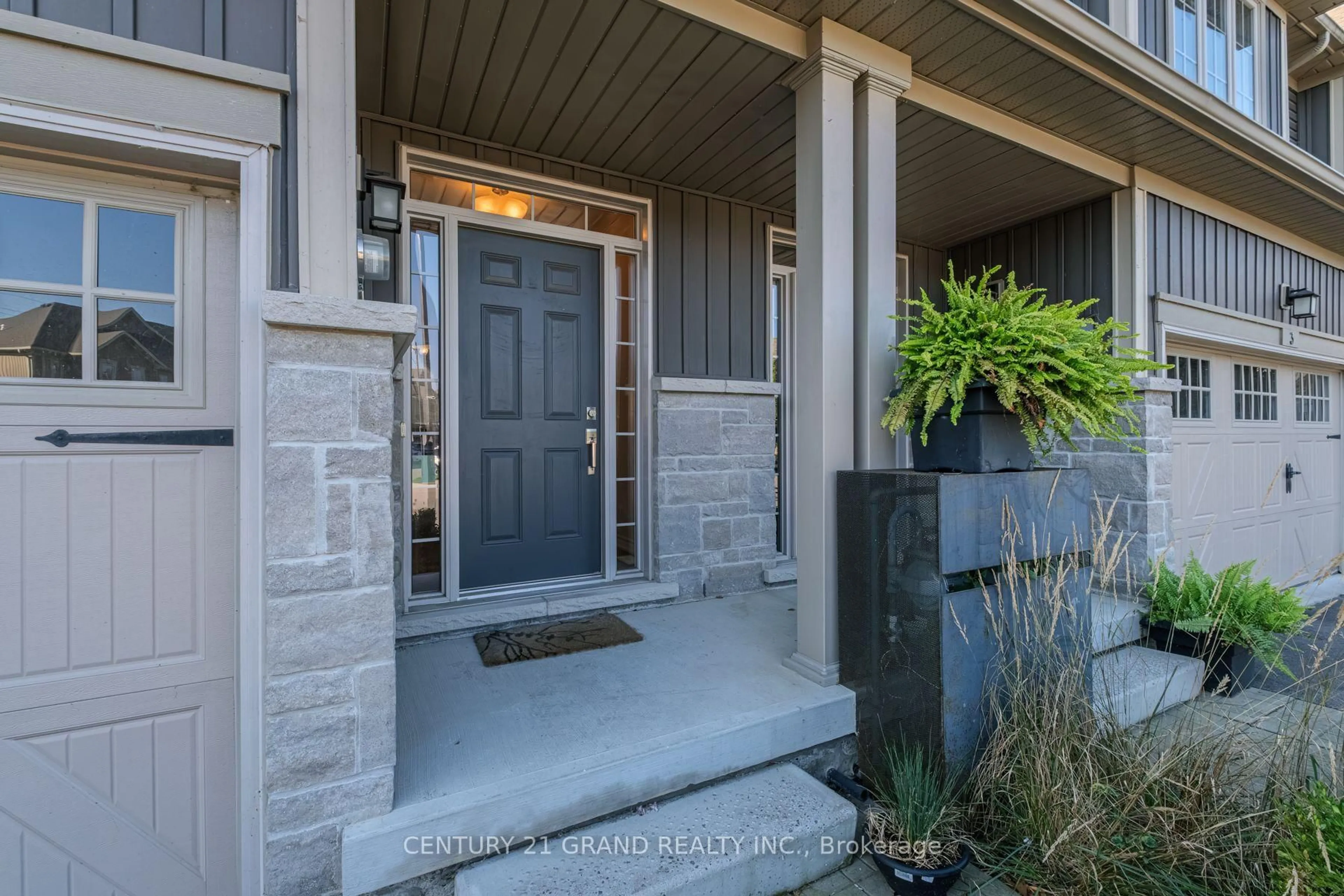 Indoor entryway for 80 Willow St #2, Brant Ontario N3L 2K6