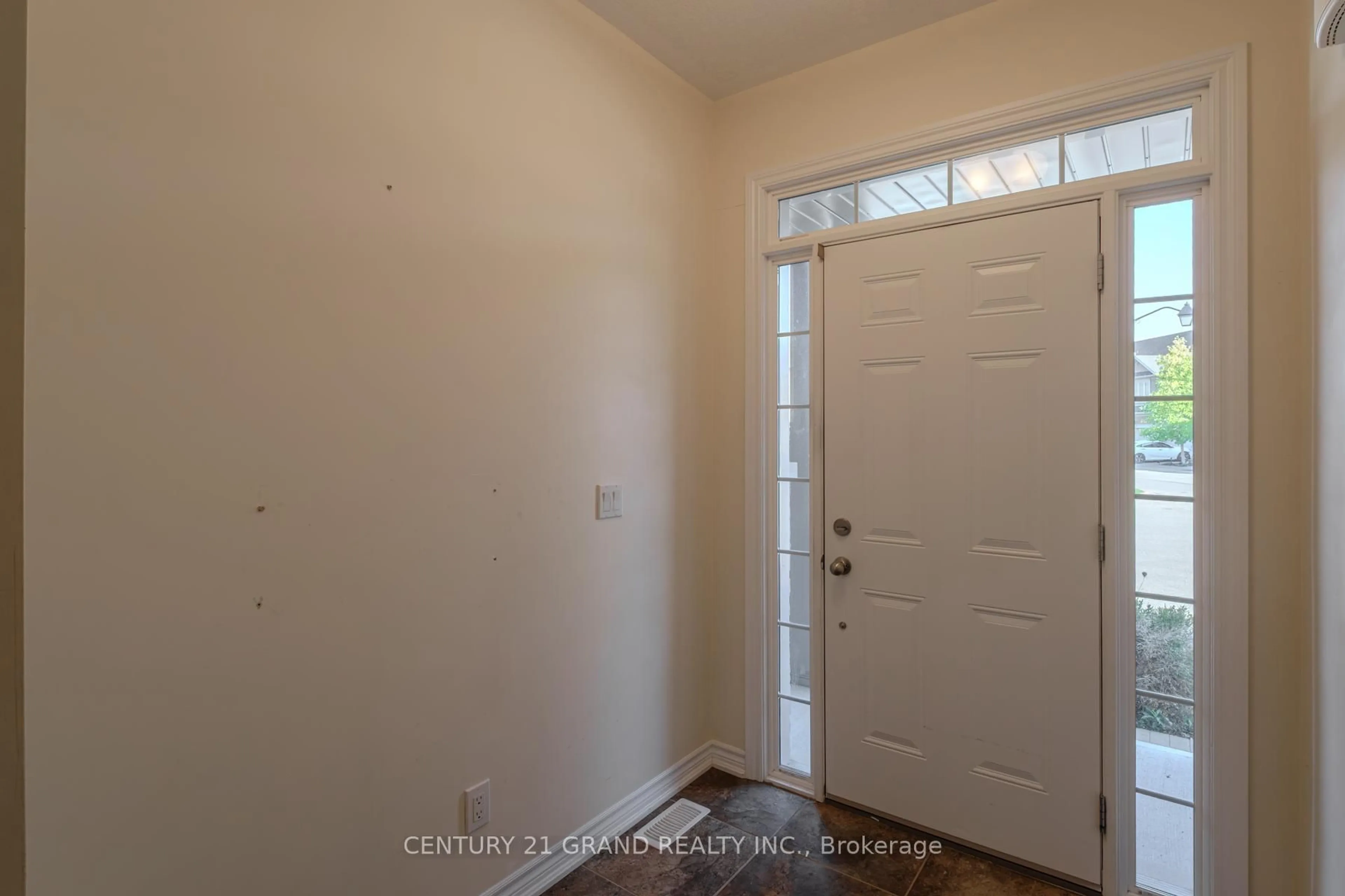 Indoor entryway for 80 Willow St #2, Brant Ontario N3L 2K6