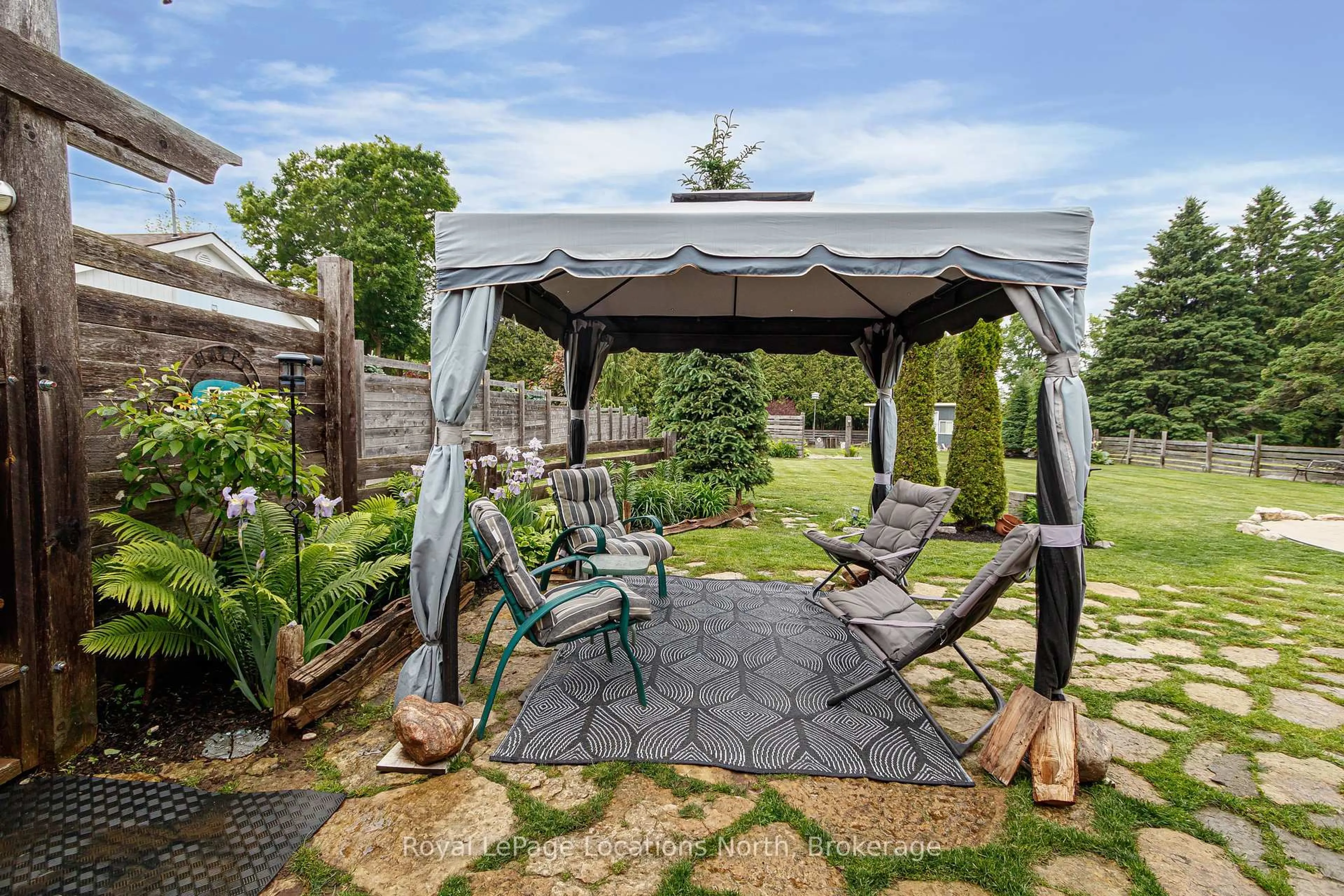 Patio, street for 128 Montgomery St, Meaford Ontario N4L 1C4