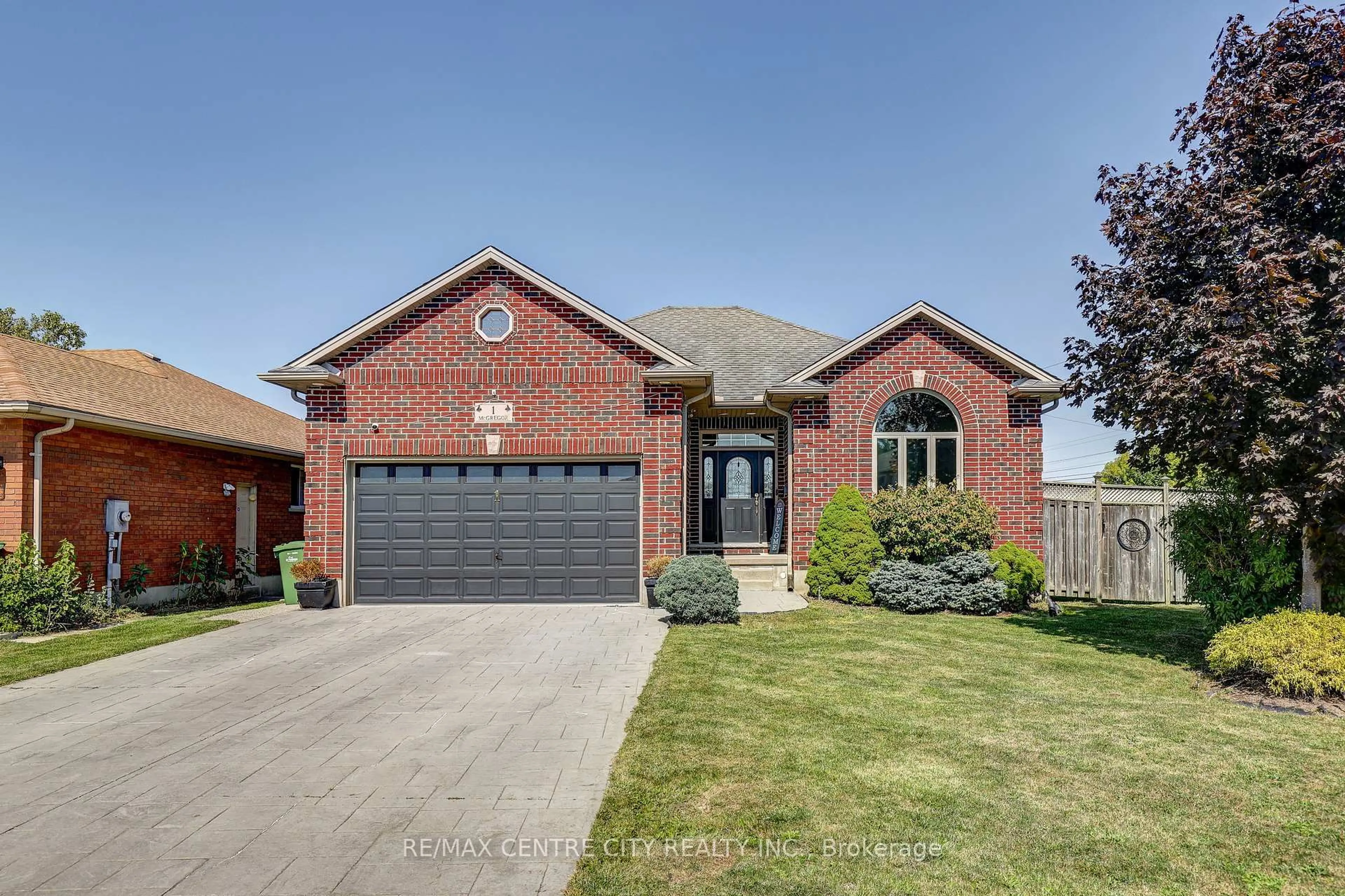 Home with brick exterior material, street for 1 Mcgregor Crt, St. Thomas Ontario N5P 4H7