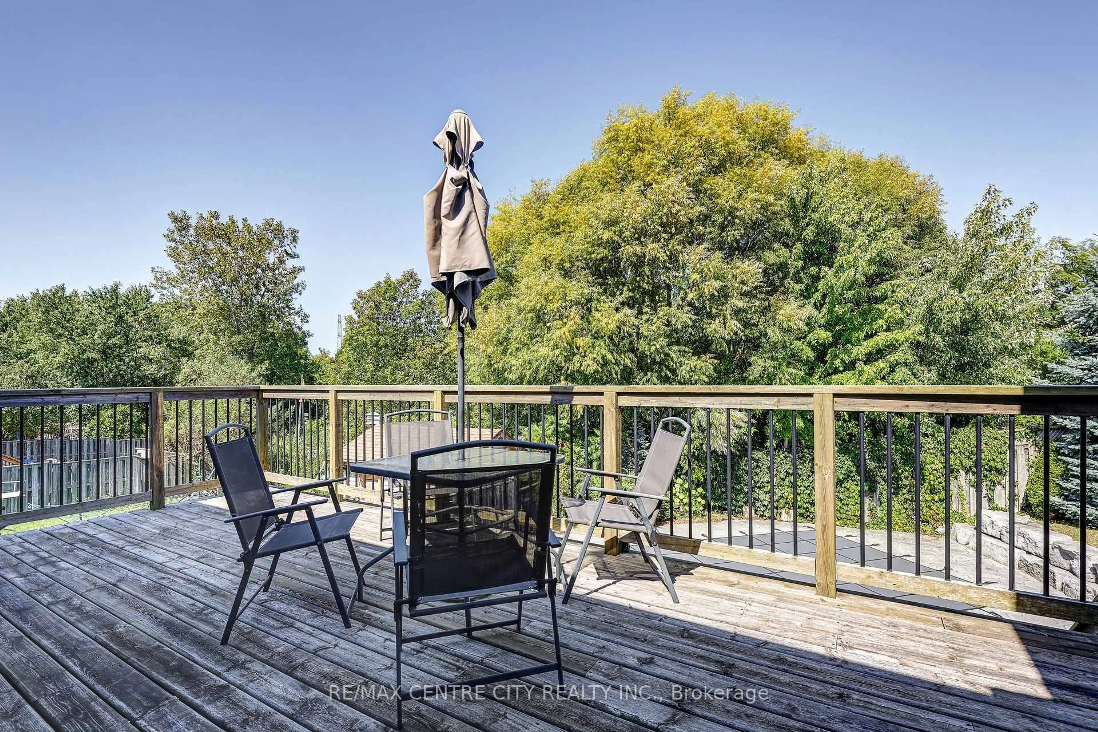 Patio, water/lake/river/ocean view for 1 Mcgregor Crt, St. Thomas Ontario N5P 4H7