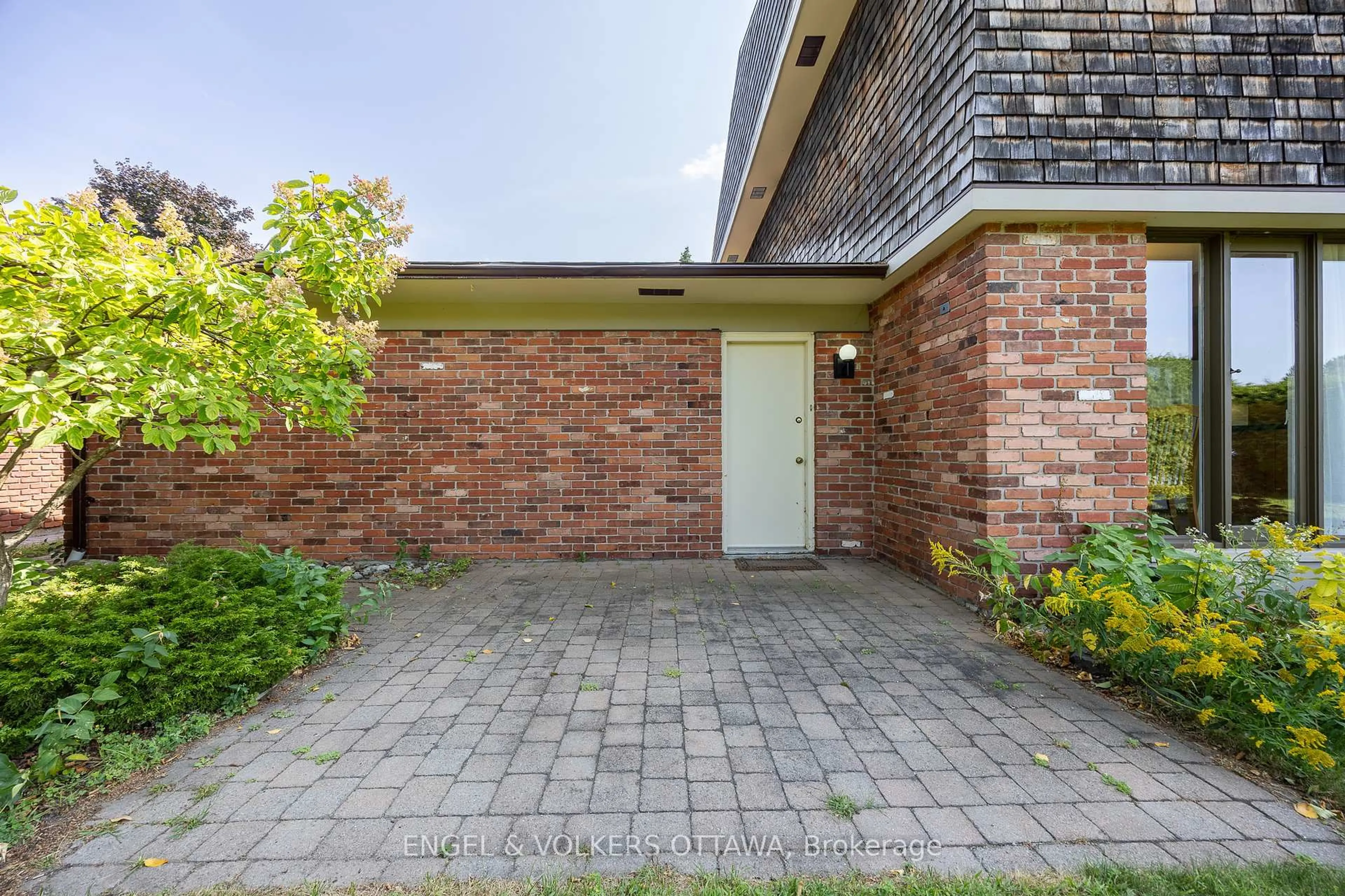 Home with brick exterior material, street for 29 Milne Cres, Kanata Ontario K2K 1H7