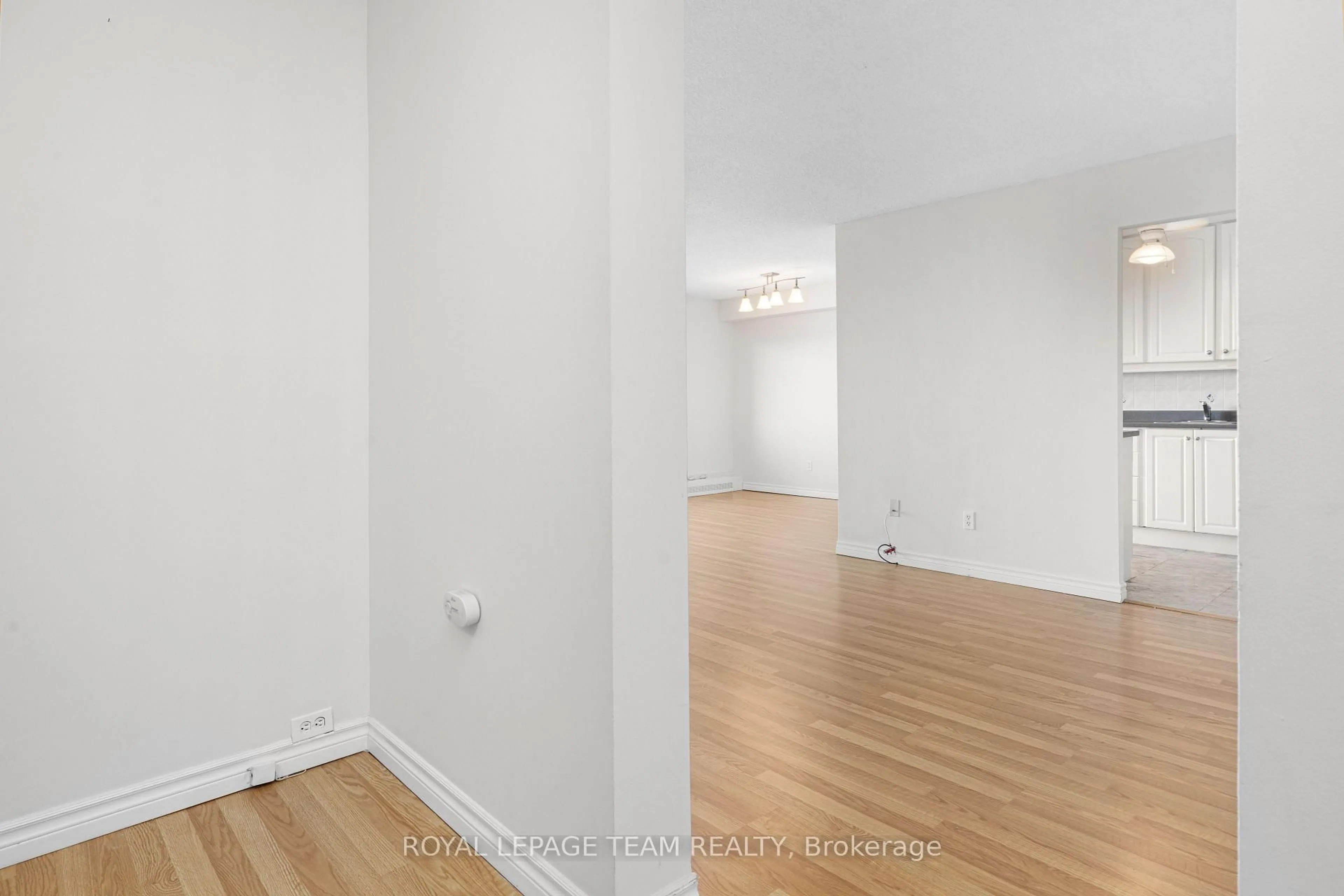 A pic of a room for 665 Bathgate Dr #603, Ottawa Ontario K1K 3Y4
