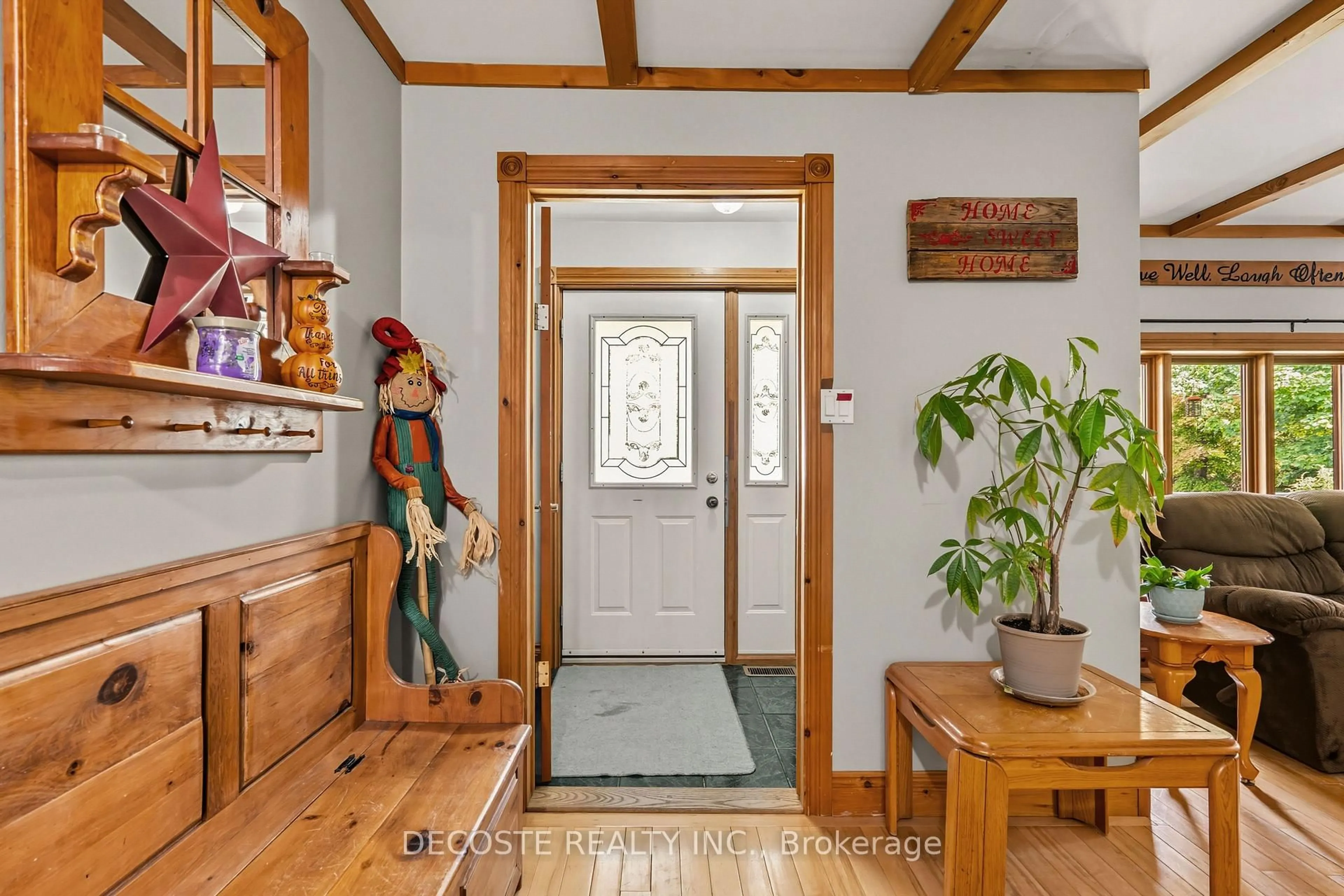 Indoor entryway for 20646 County 25 Rd, South Glengarry Ontario K0C 1A0