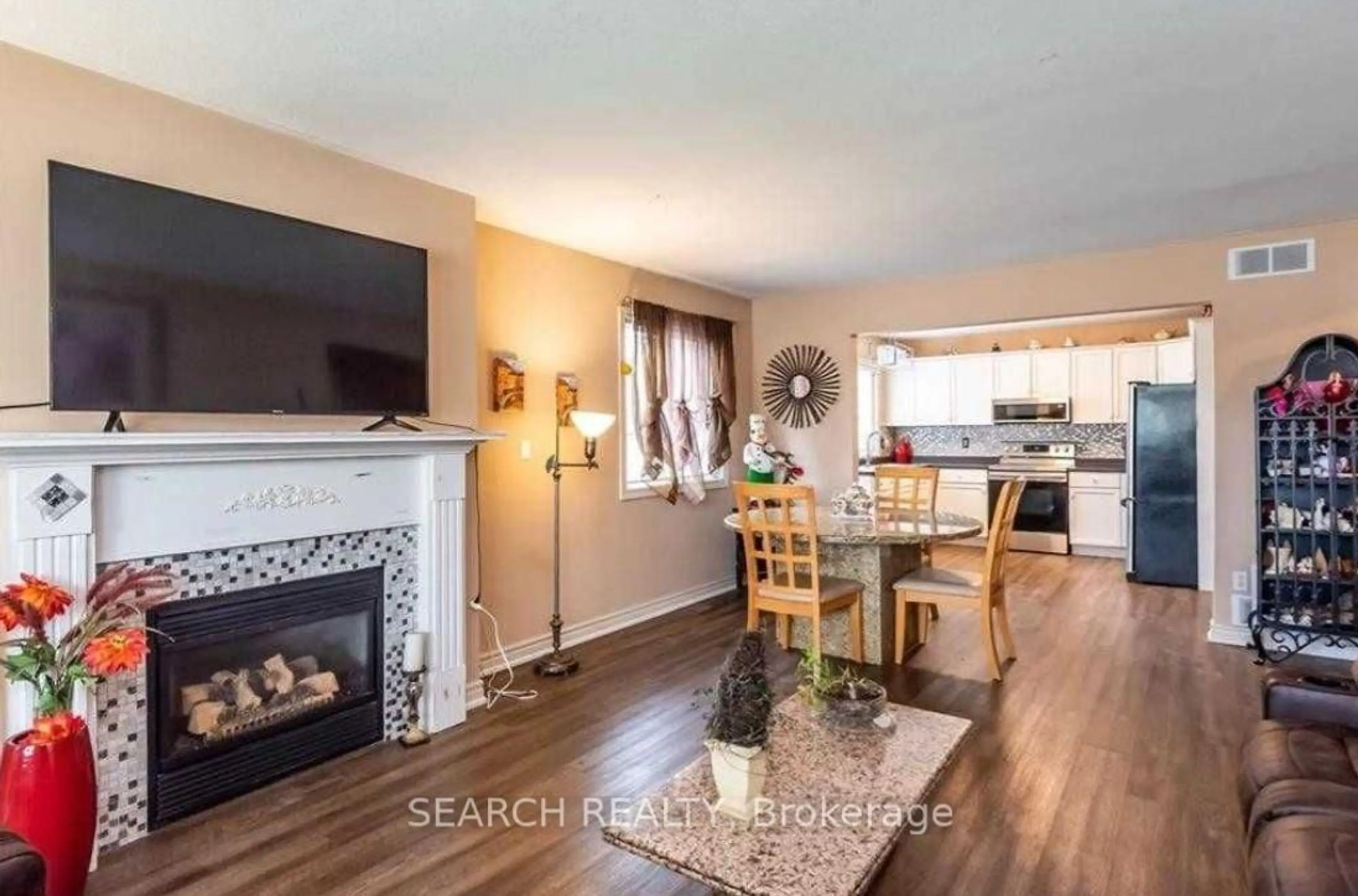 Open concept kitchen, wood/laminate floor for 1211 Tamarac St, Haldimand Ontario N1A 3G6
