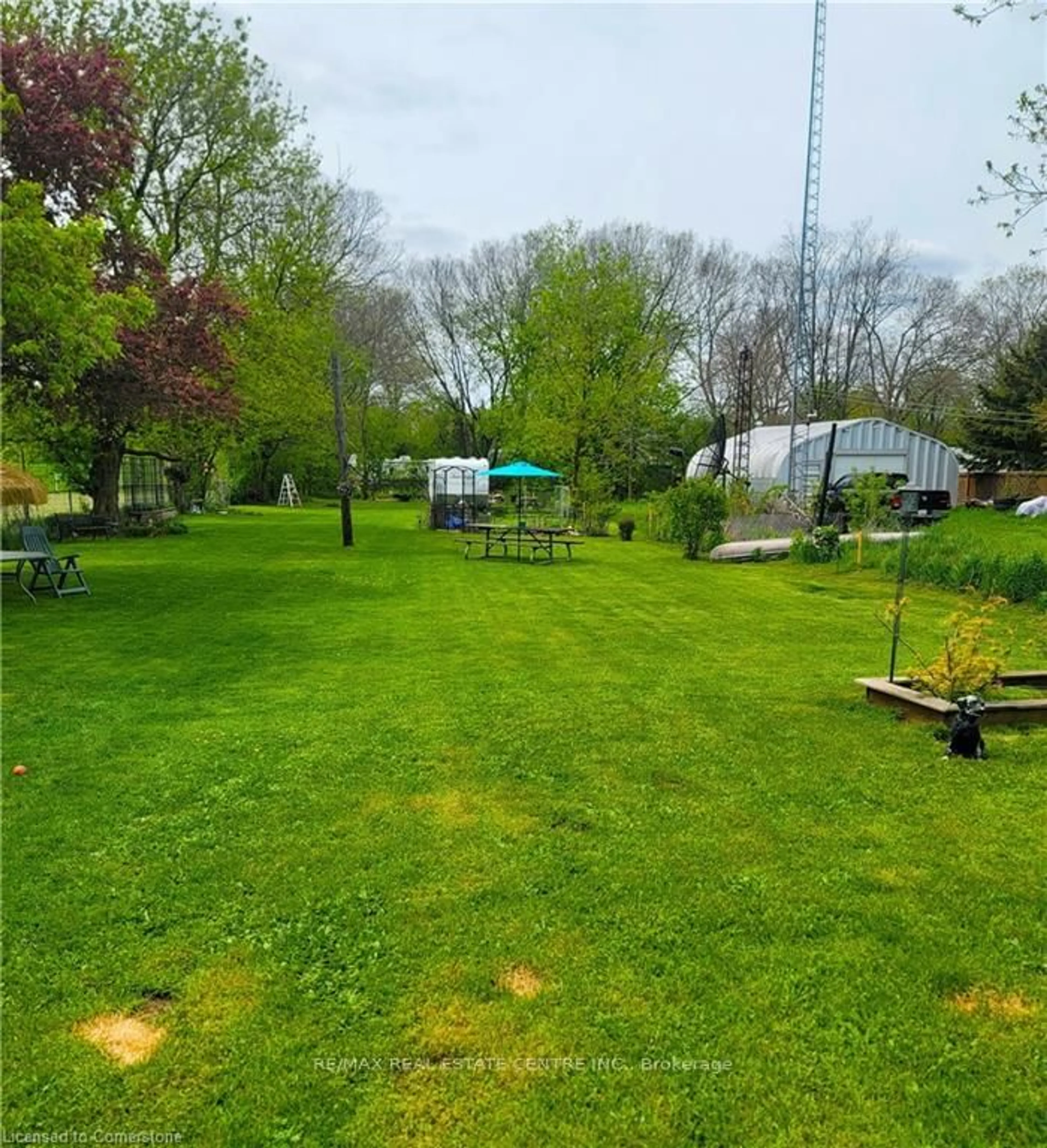 A pic from outside/outdoor area/front of a property/back of a property/a pic from drone, unknown for 46 Bridge St, Kitchener Ontario N2K 1J6