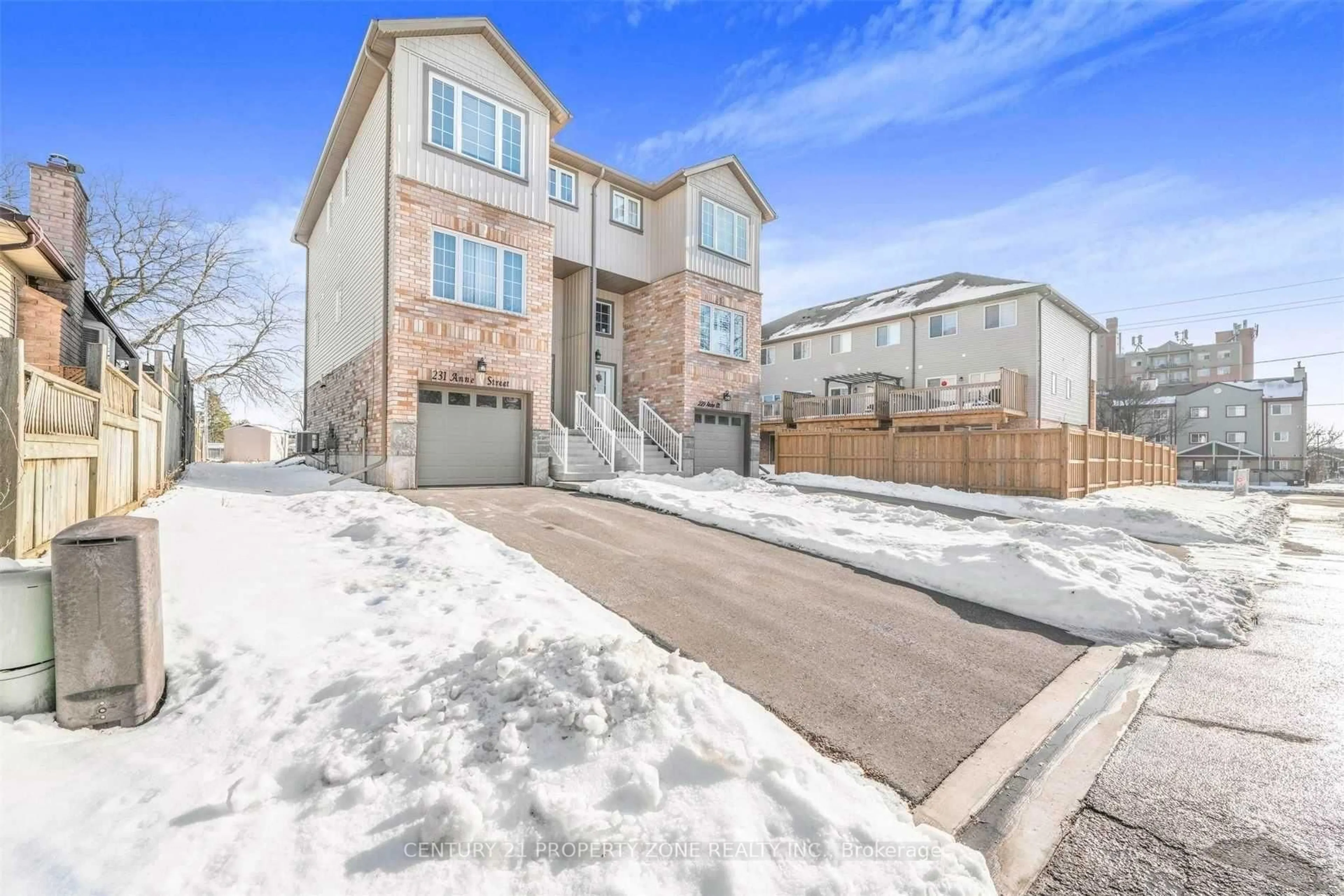 Unknown for 231 Anne St, Cambridge Ontario N3H 3V6