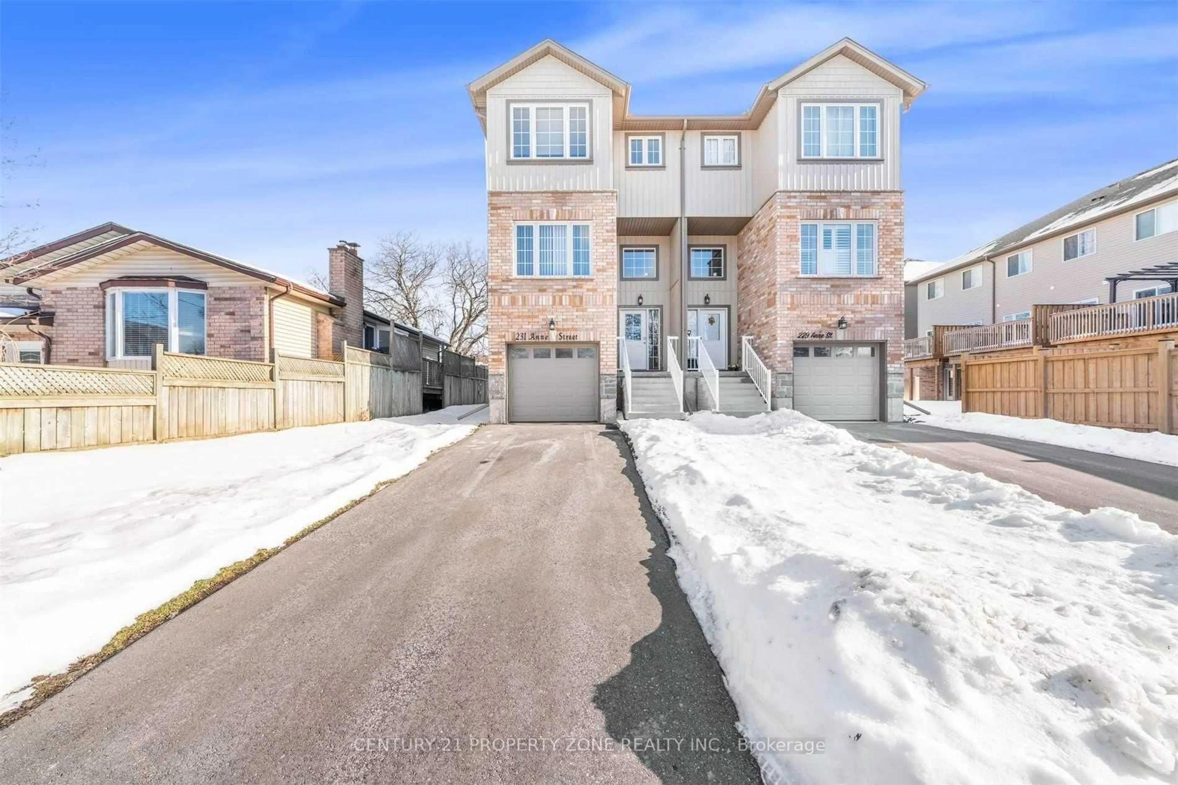 Unknown for 231 Anne St, Cambridge Ontario N3H 3V6