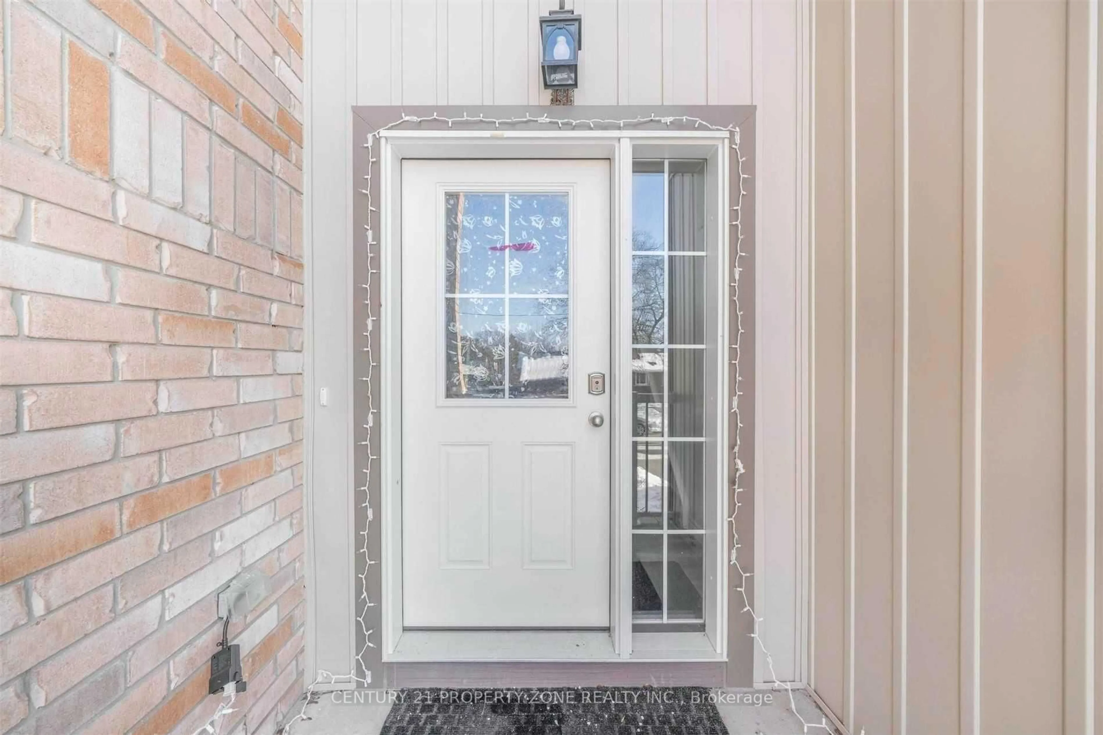 Indoor entryway for 231 Anne St, Cambridge Ontario N3H 3V6