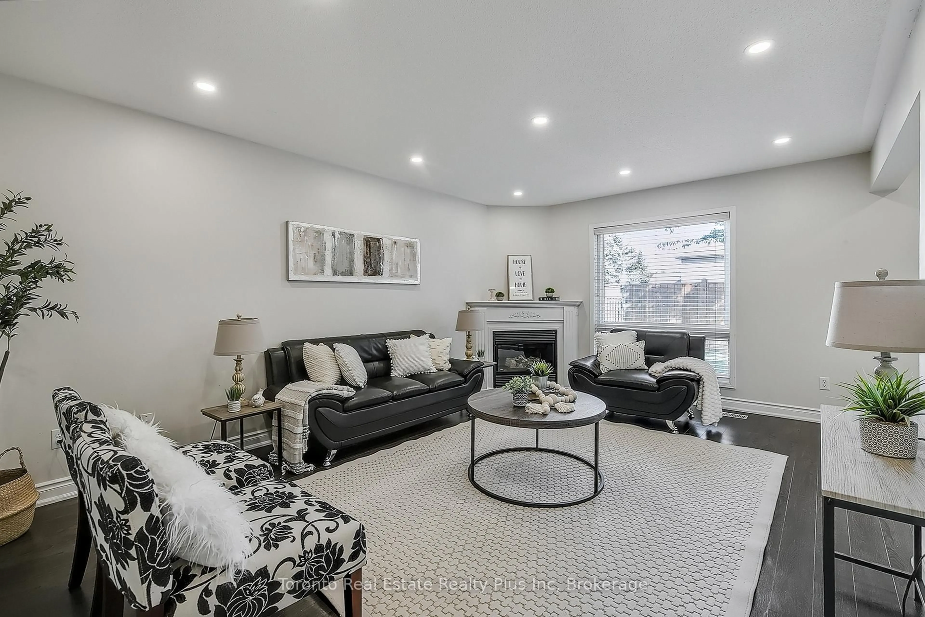 Living room with furniture, unknown for 35 Langlaw Dr, Cambridge Ontario N1P 1J1