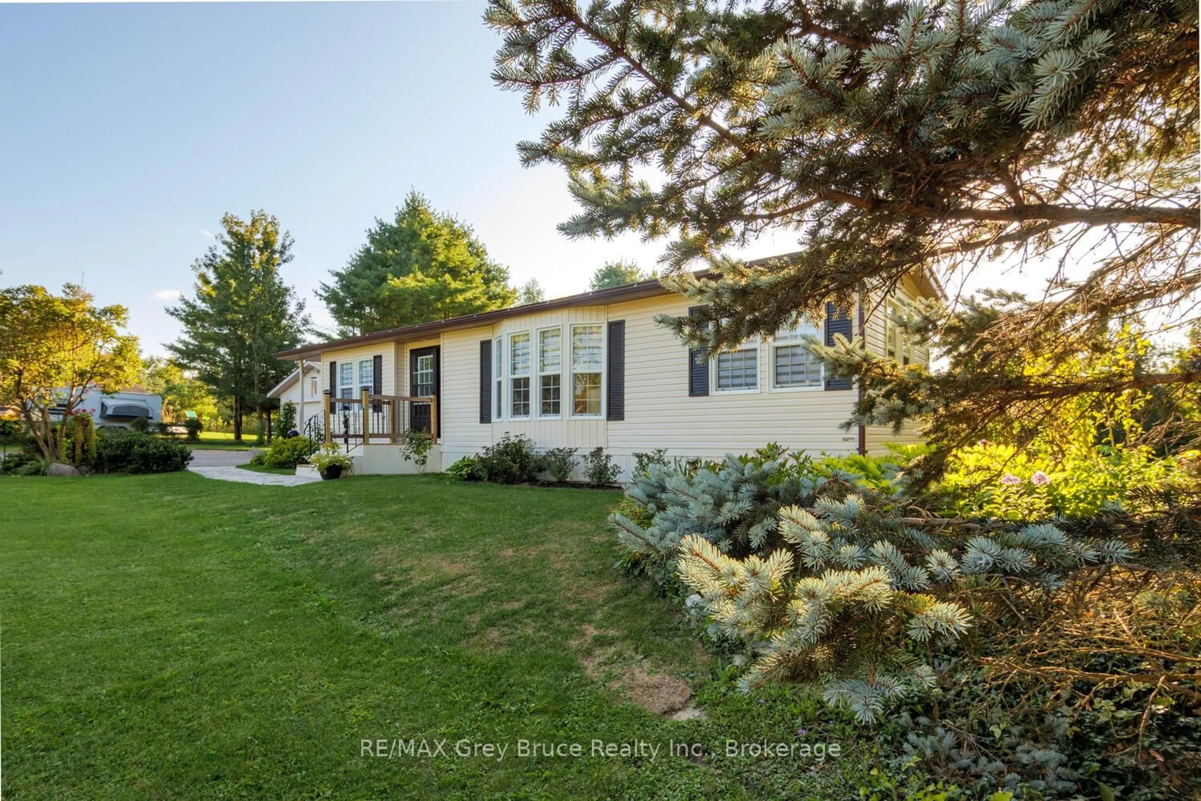 Home with vinyl exterior material, unknown for 597334 Grey Road 29 Rd, Meaford Ontario N0H 1E0