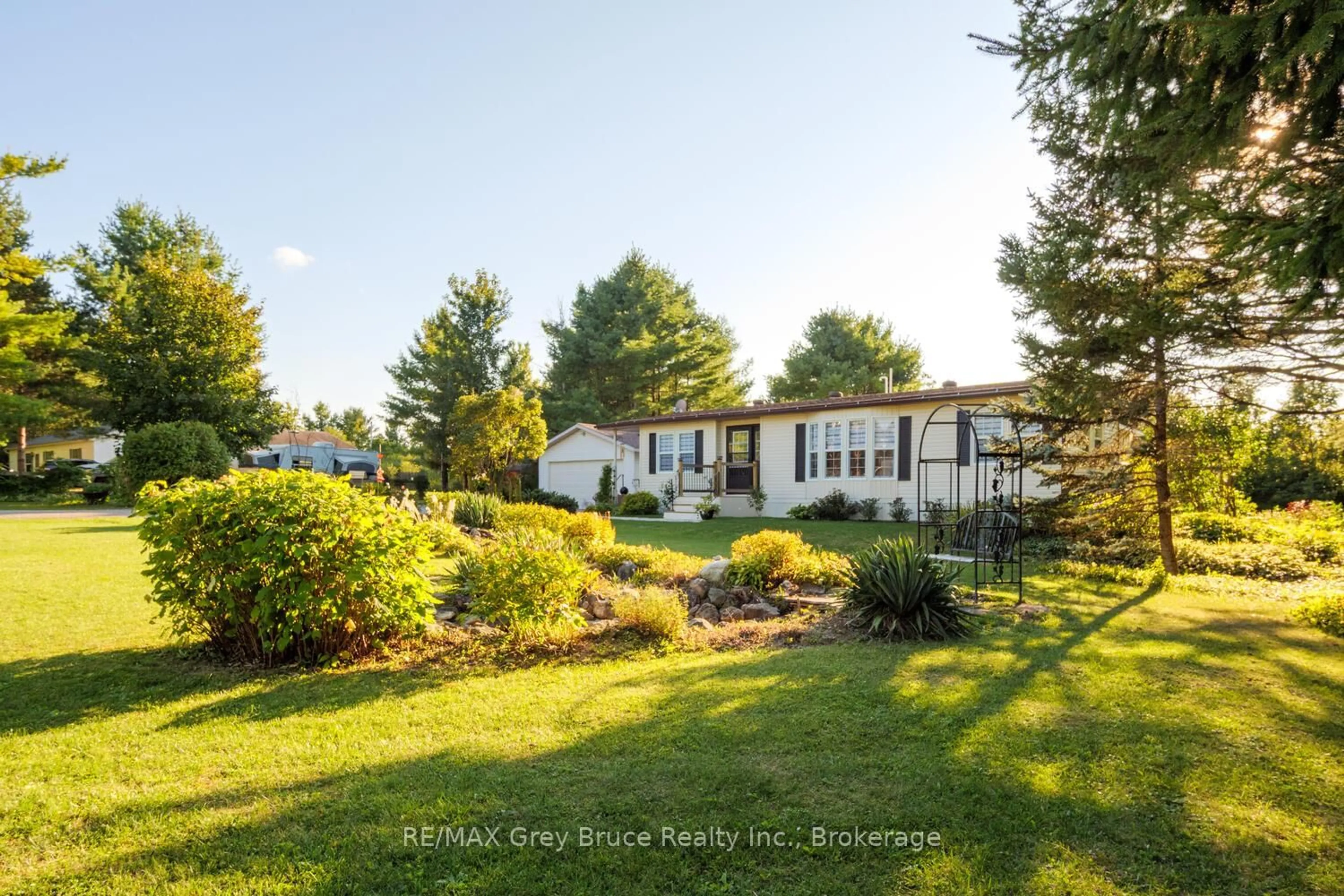 A pic from outside/outdoor area/front of a property/back of a property/a pic from drone, water/lake/river/ocean view for 597334 Grey Road 29 Rd, Meaford Ontario N0H 1E0