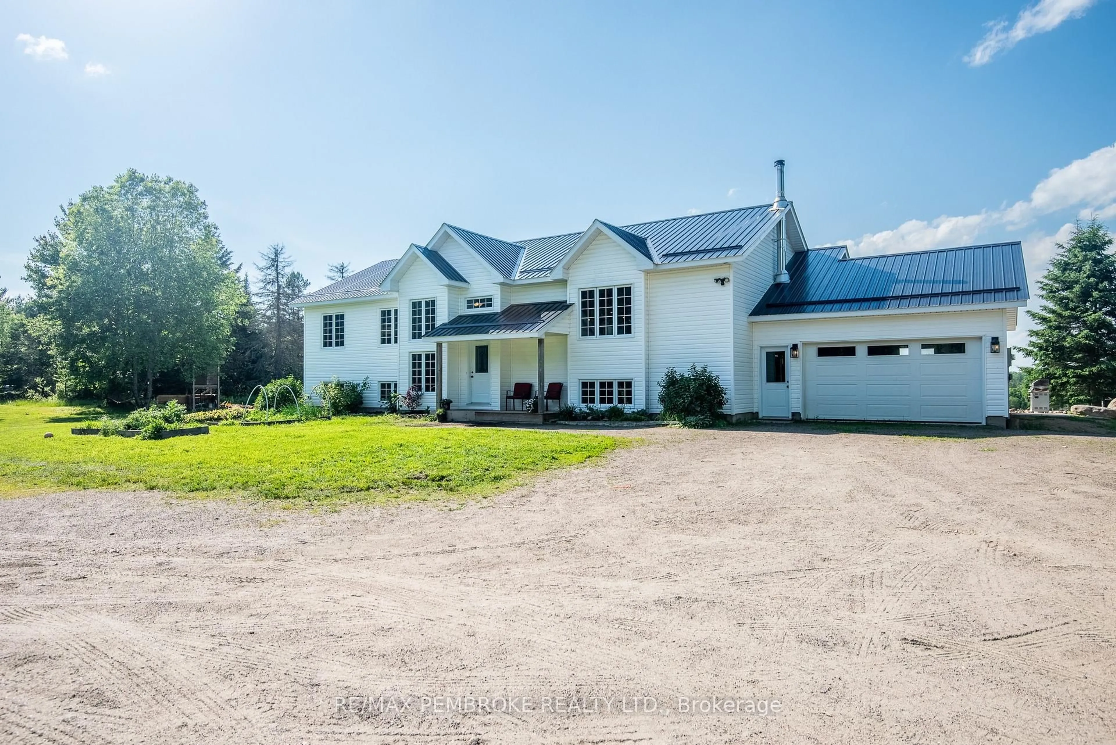 A pic from outside/outdoor area/front of a property/back of a property/a pic from drone, unknown for 1870 SANDY BEACH Rd, Pembroke Ontario K8A 6W8