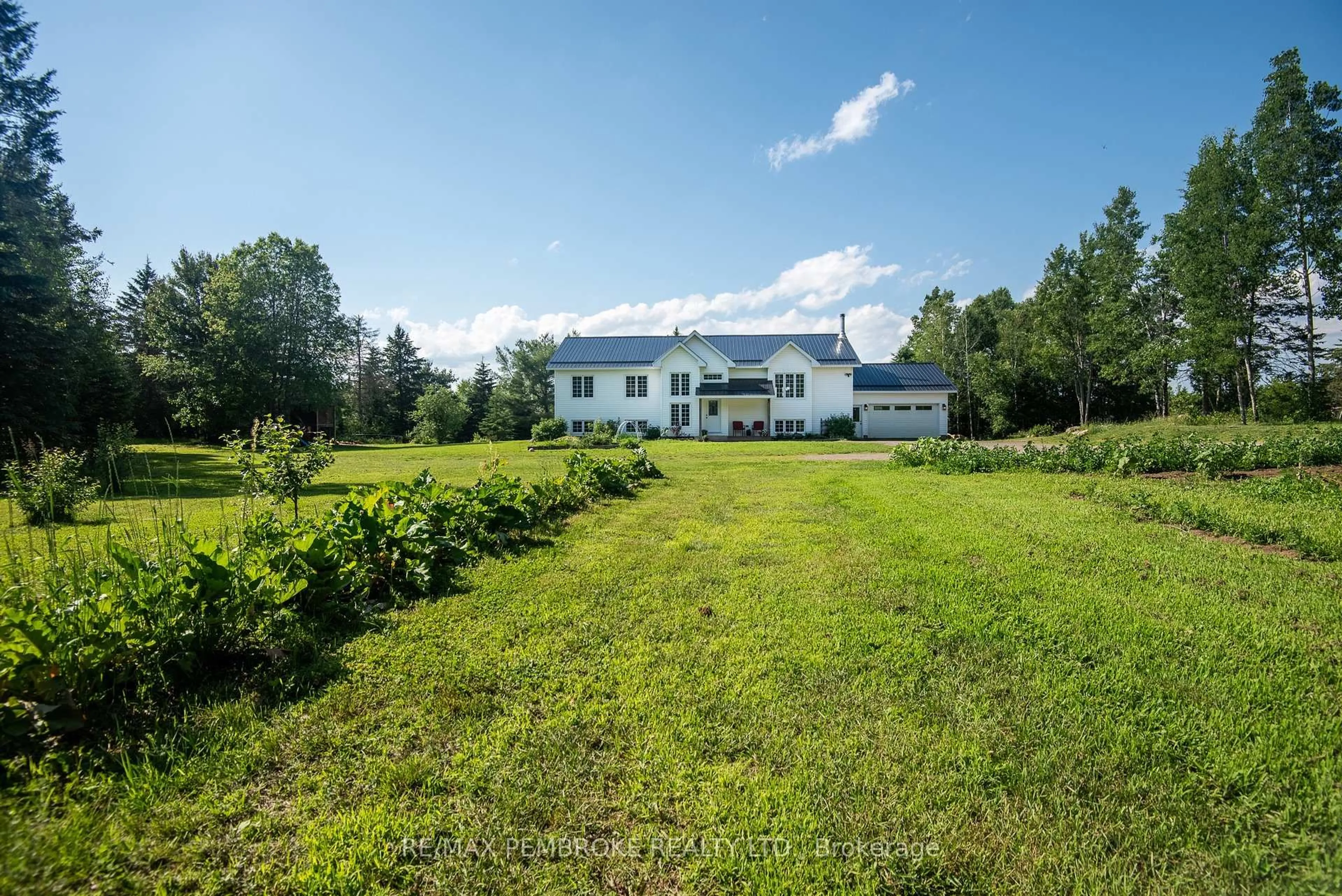 A pic from outside/outdoor area/front of a property/back of a property/a pic from drone, unknown for 1870 SANDY BEACH Rd, Pembroke Ontario K8A 6W8