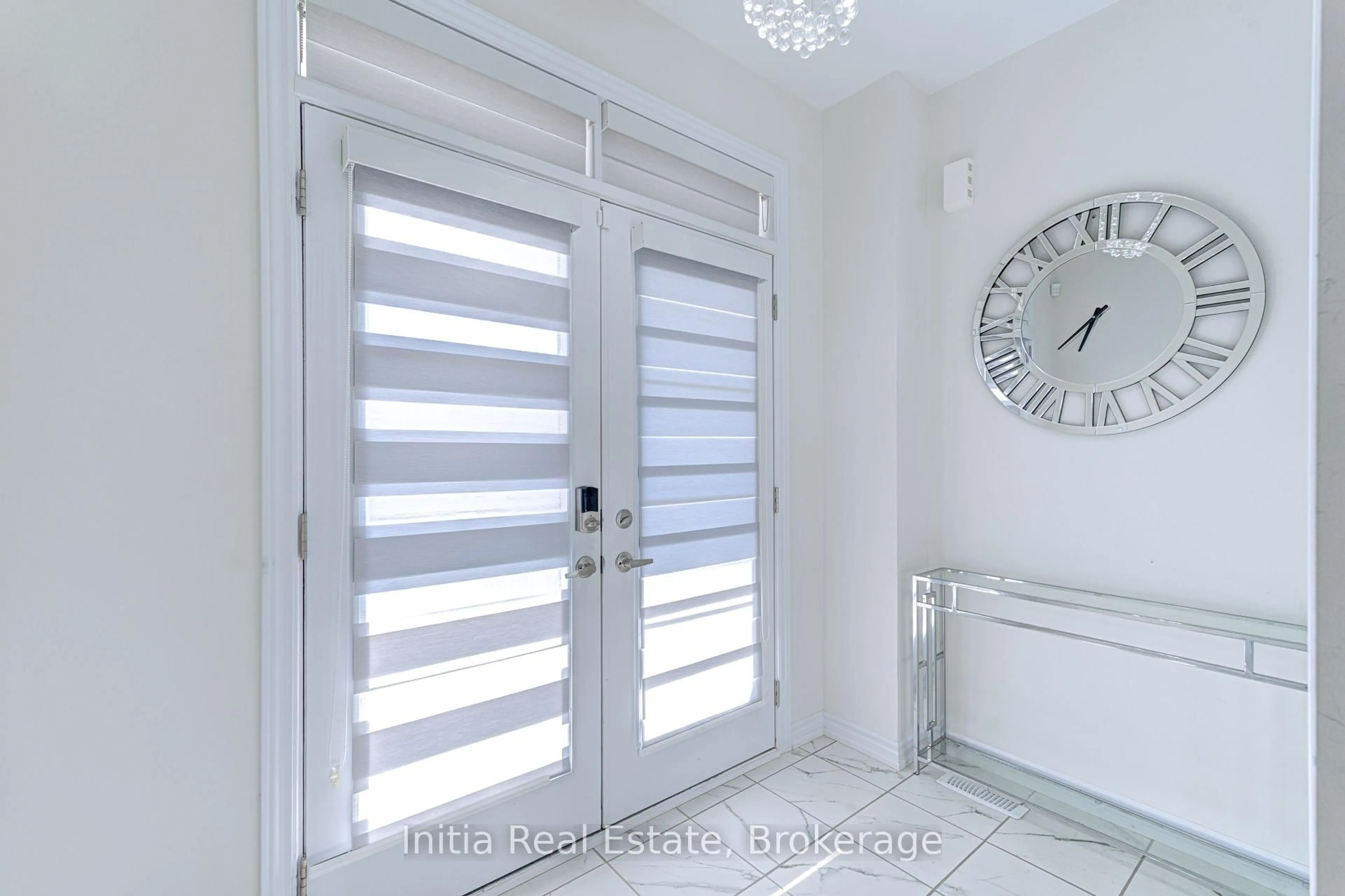 Indoor entryway for 53 Lillian Way, Haldimand Ontario N3W 0E7