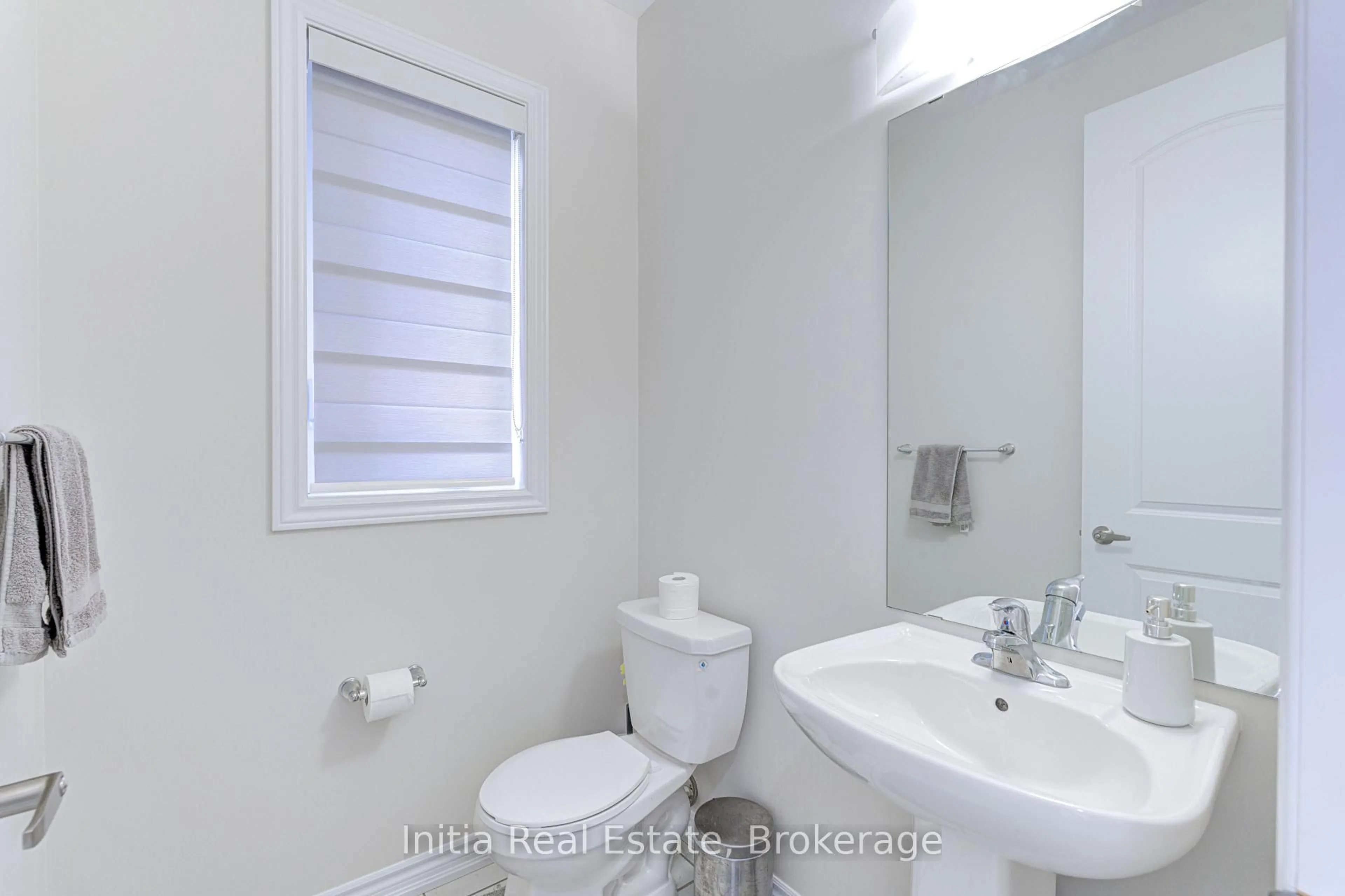 Standard bathroom, unknown for 53 Lillian Way, Haldimand Ontario N3W 0E7