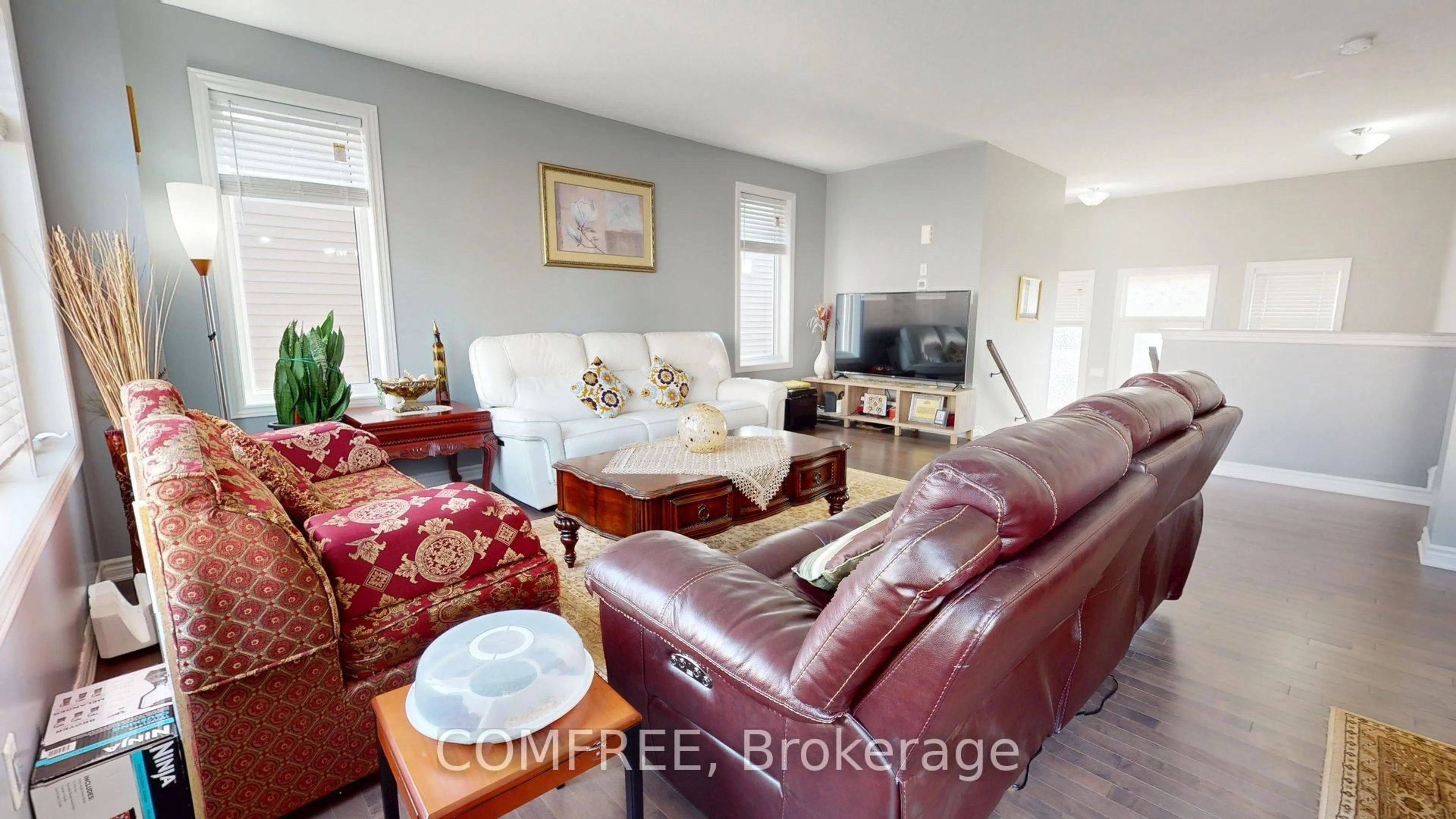 Living room with furniture, unknown for 339 Lamarche Ave, Ottawa Ontario K1W 0M9