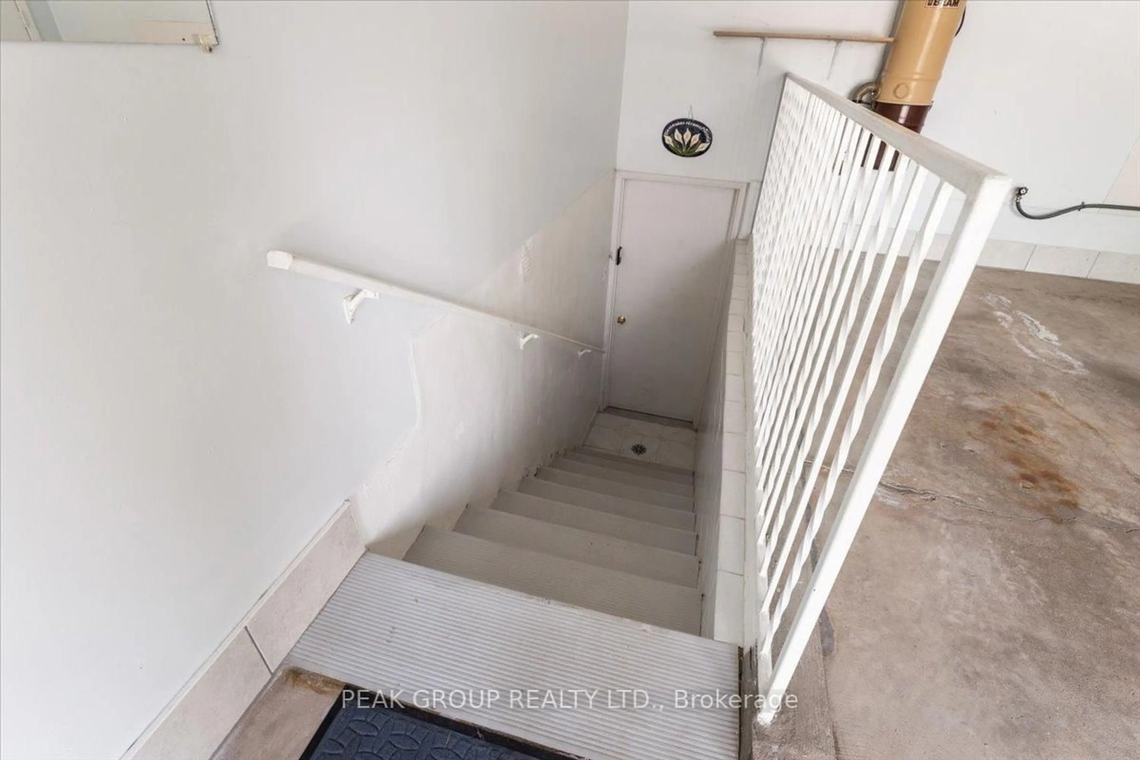 Stairs for 7110 Harovics Lane, Niagara Falls Ontario L2G 7S9