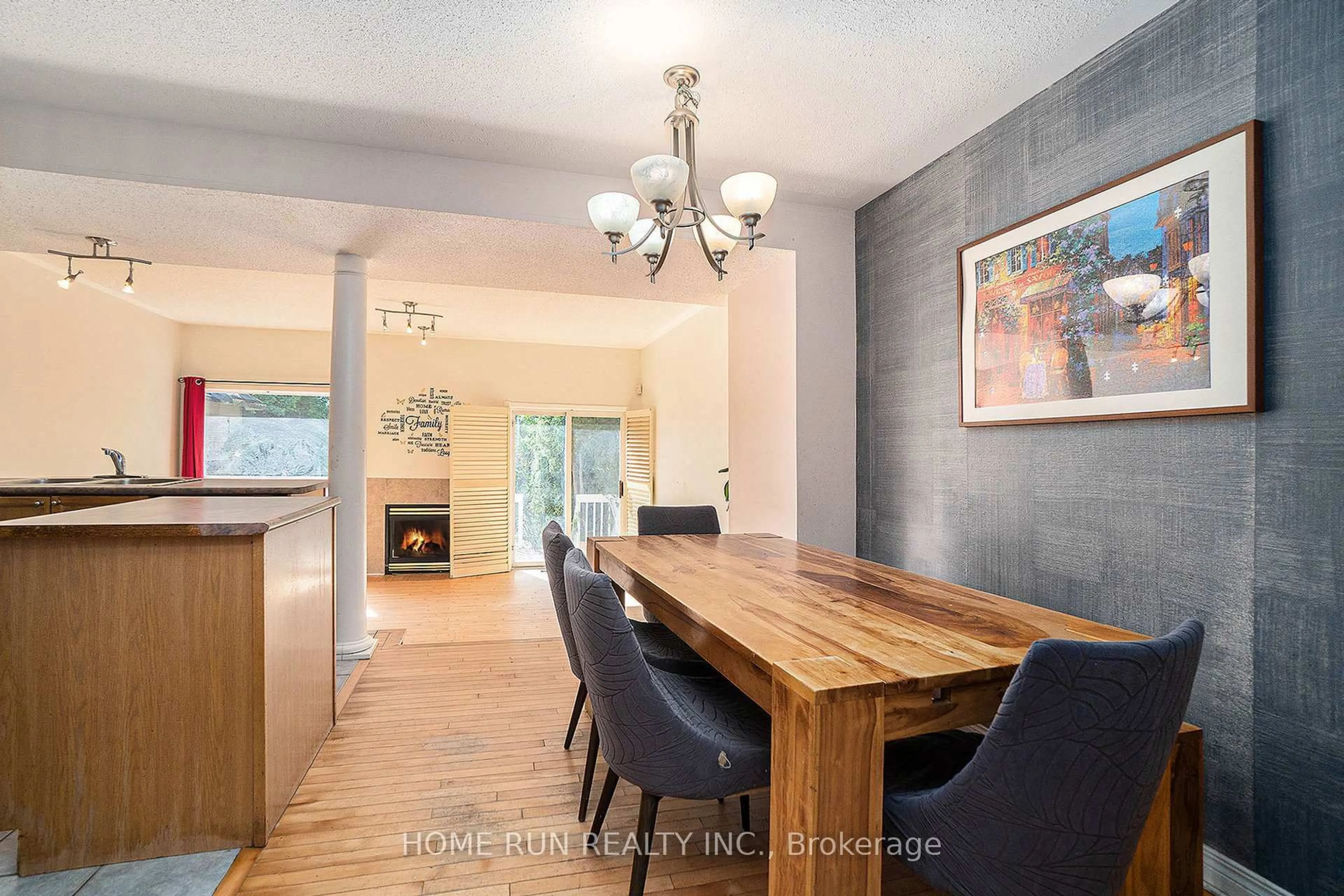 Dining room, wood/laminate floor for 956 Lovitt Rd, Ottawa Ontario K2B 1A7