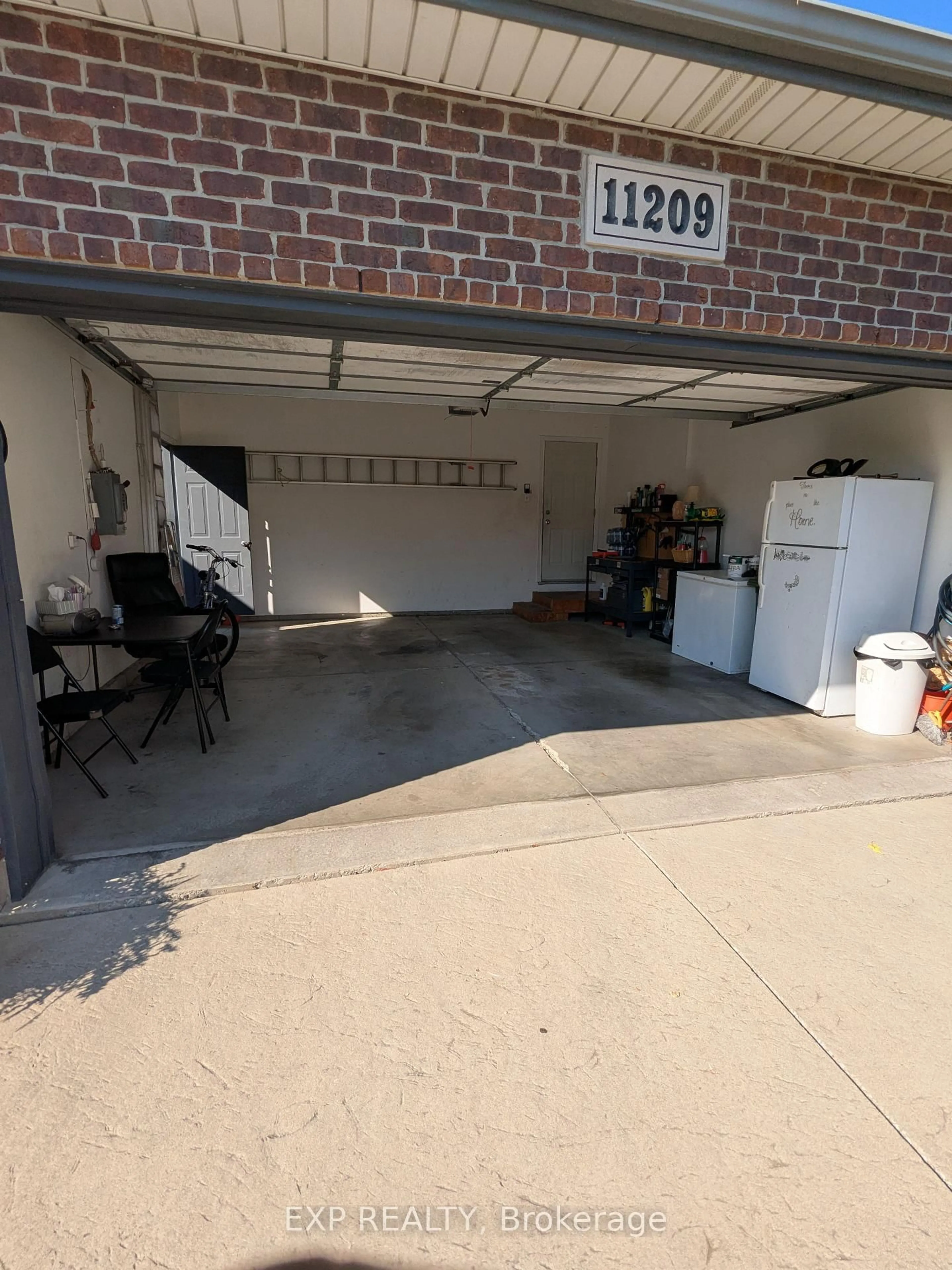 Indoor garage for 11209 Ancona Cres, Windsor Ontario N8R 2K2