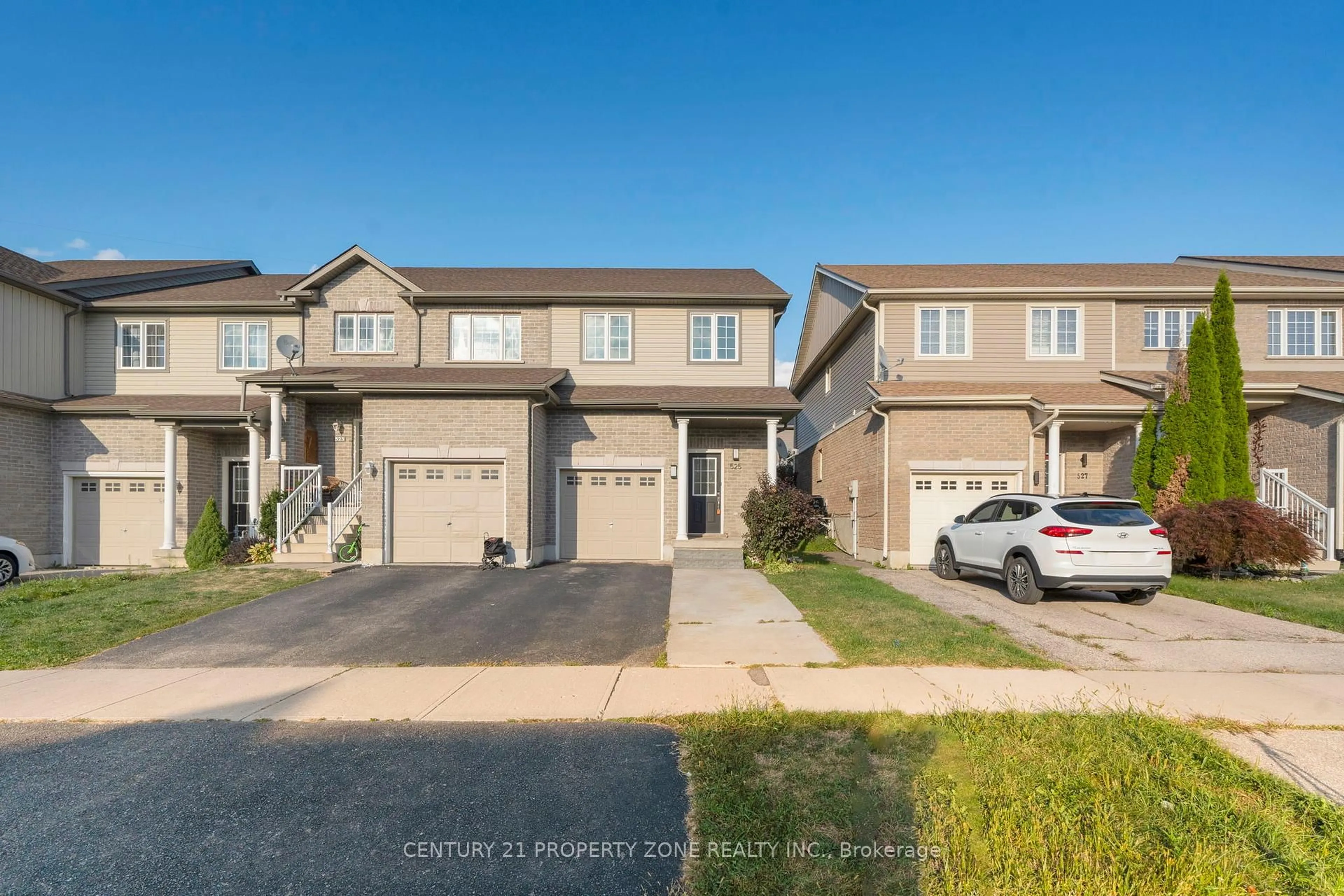 A pic from outside/outdoor area/front of a property/back of a property/a pic from drone, street for 525 Banffshire Cres, Kitchener Ontario N2R 1W8