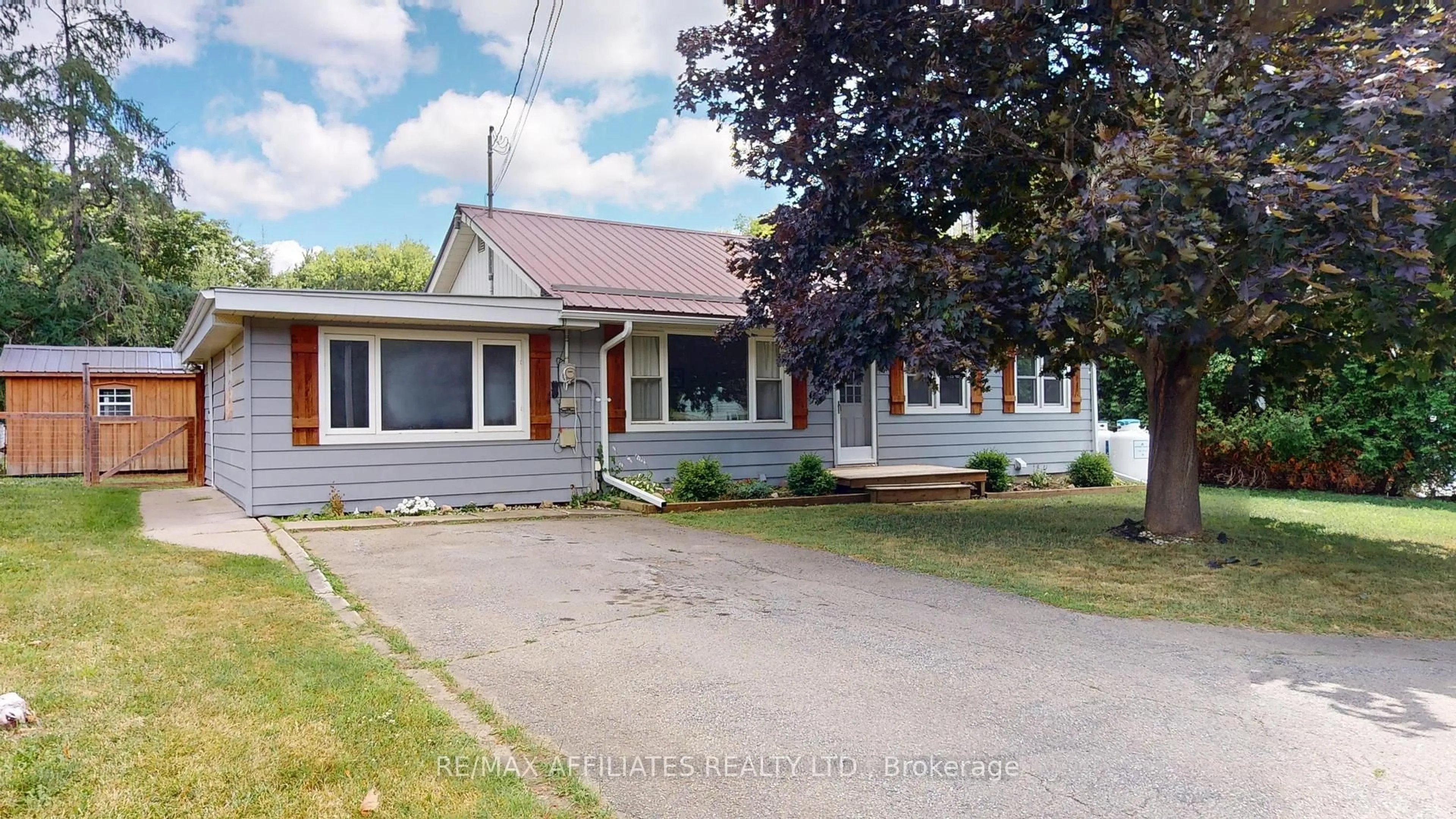 A pic from outside/outdoor area/front of a property/back of a property/a pic from drone, street for 1249 North Augusta Rd, Brockville Ontario K6V 5T2