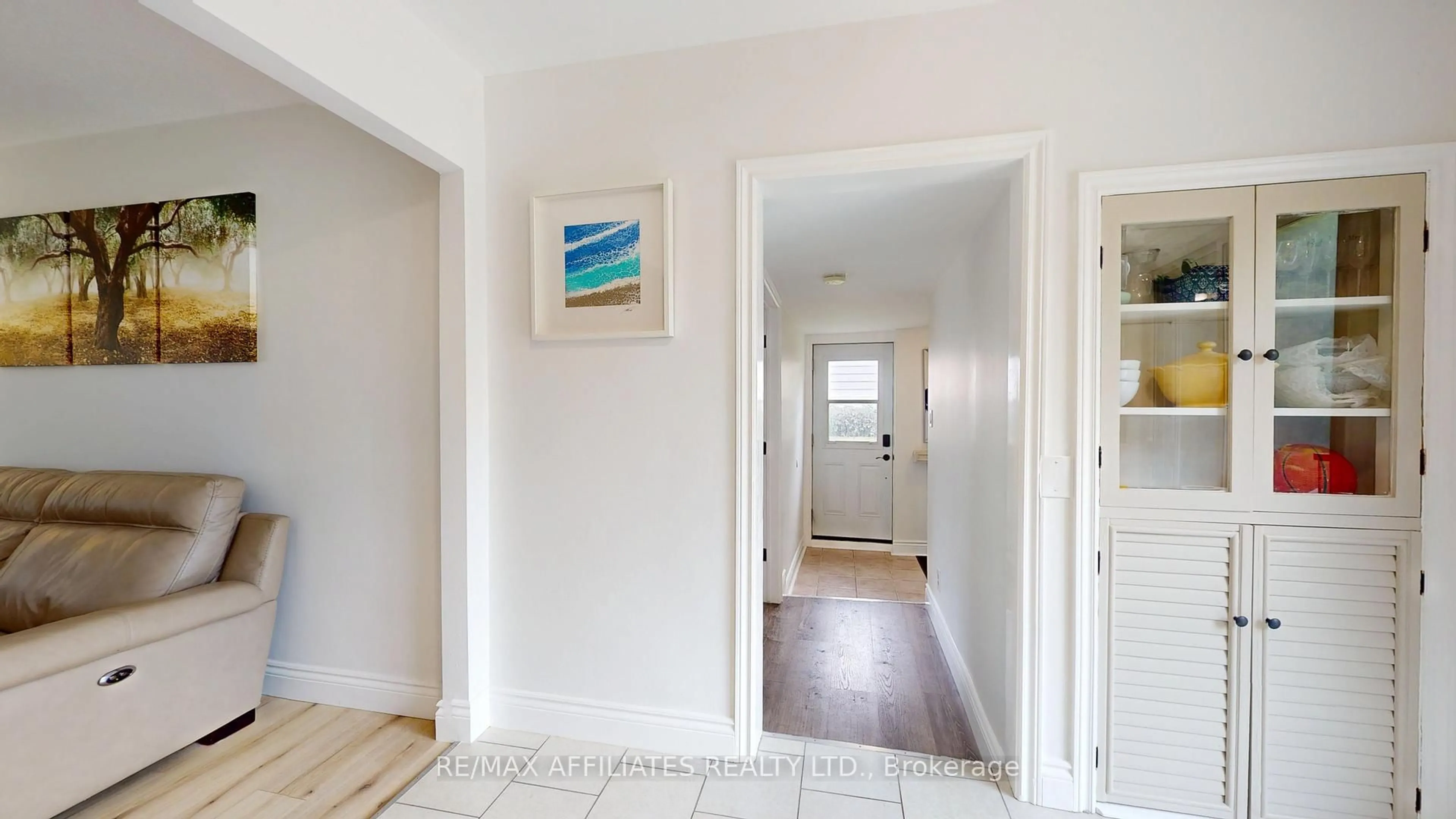 Indoor entryway for 1249 North Augusta Rd, Brockville Ontario K6V 5T2