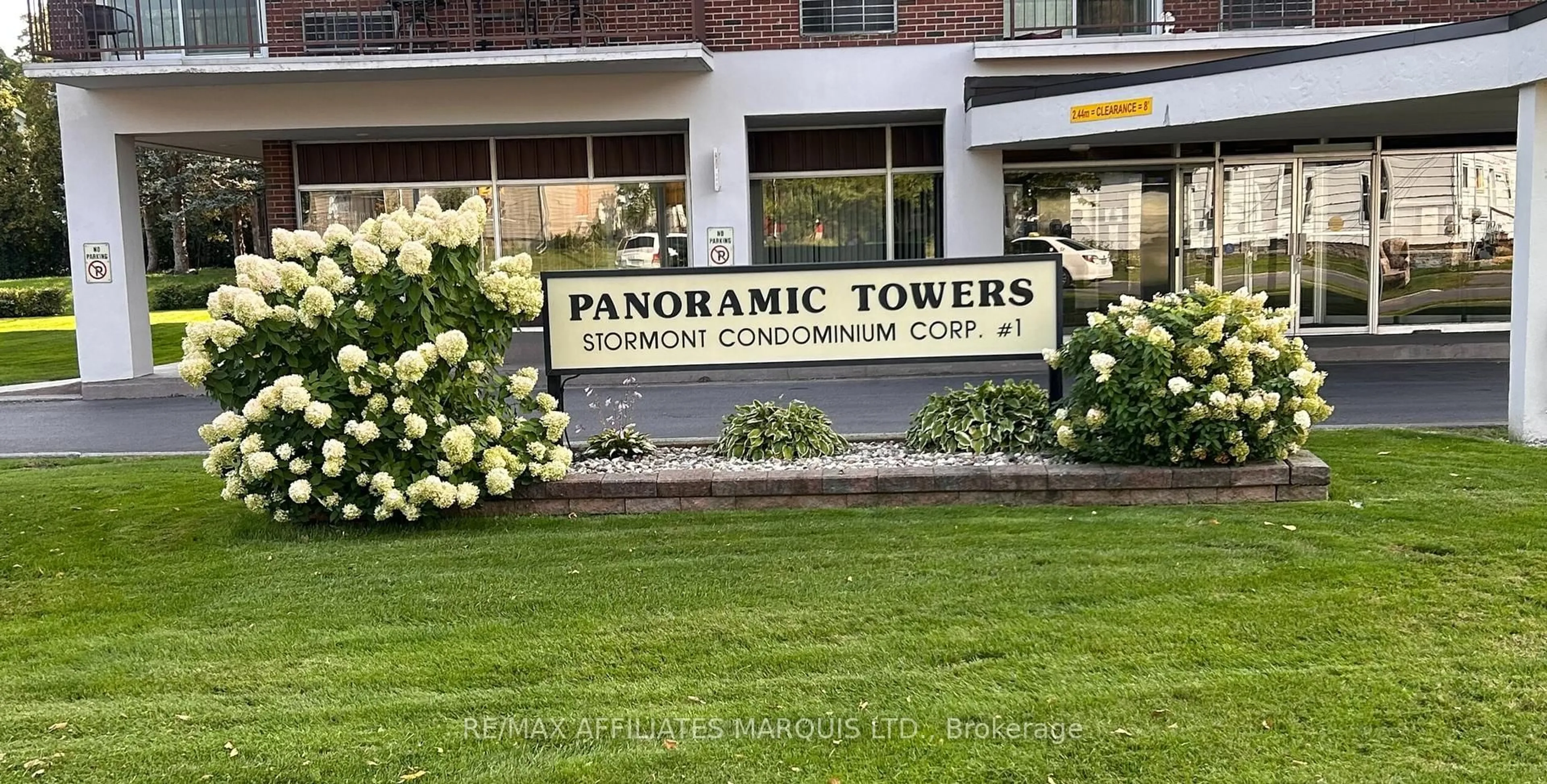 Indoor foyer for 308 Second St #1106, Cornwall Ontario K6H 1Z1