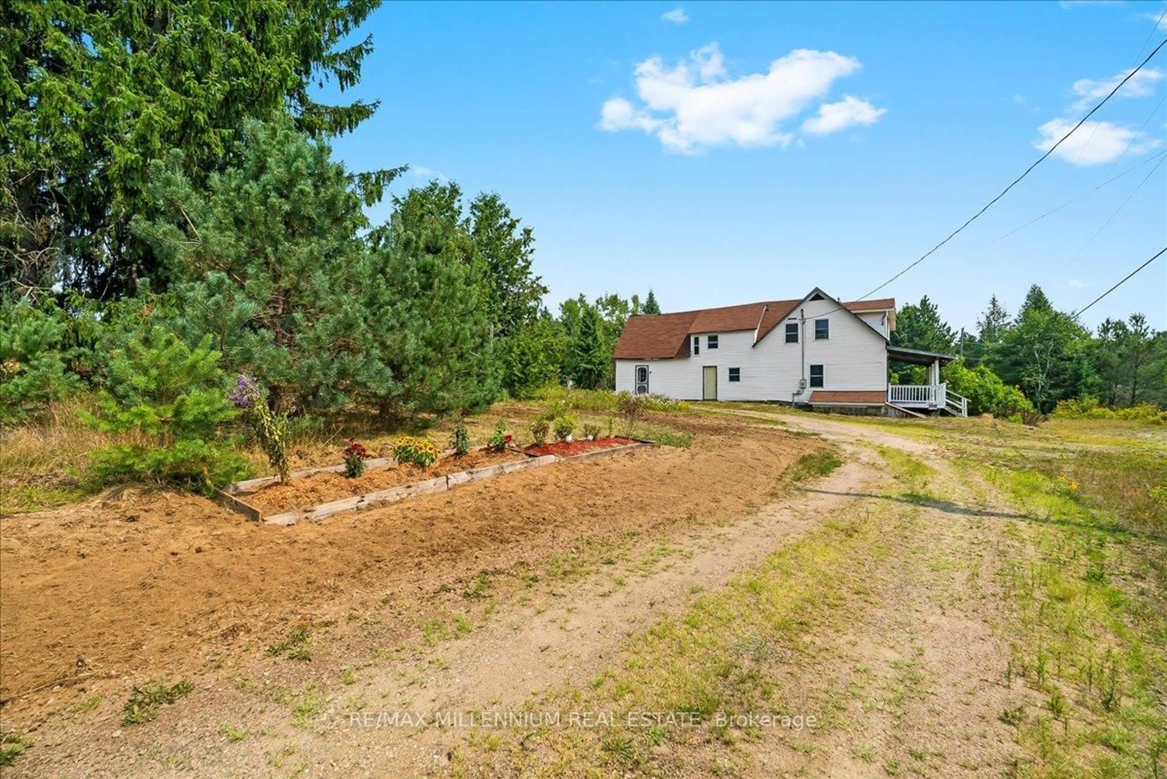A pic from outside/outdoor area/front of a property/back of a property/a pic from drone, unknown for 3529 Highway Highway #118, Bracebridge Ontario P1L 1X1