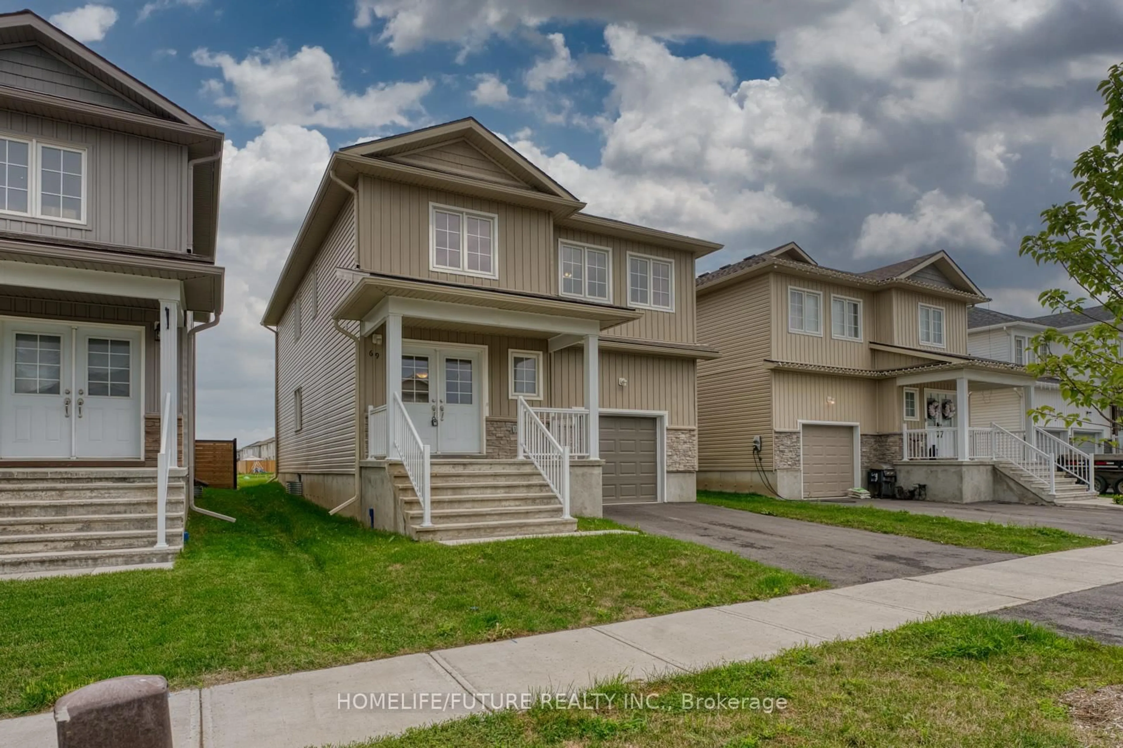 Home with vinyl exterior material, street for 69 Brennan Cres, Bissett Creek Ontario K0H 2H0