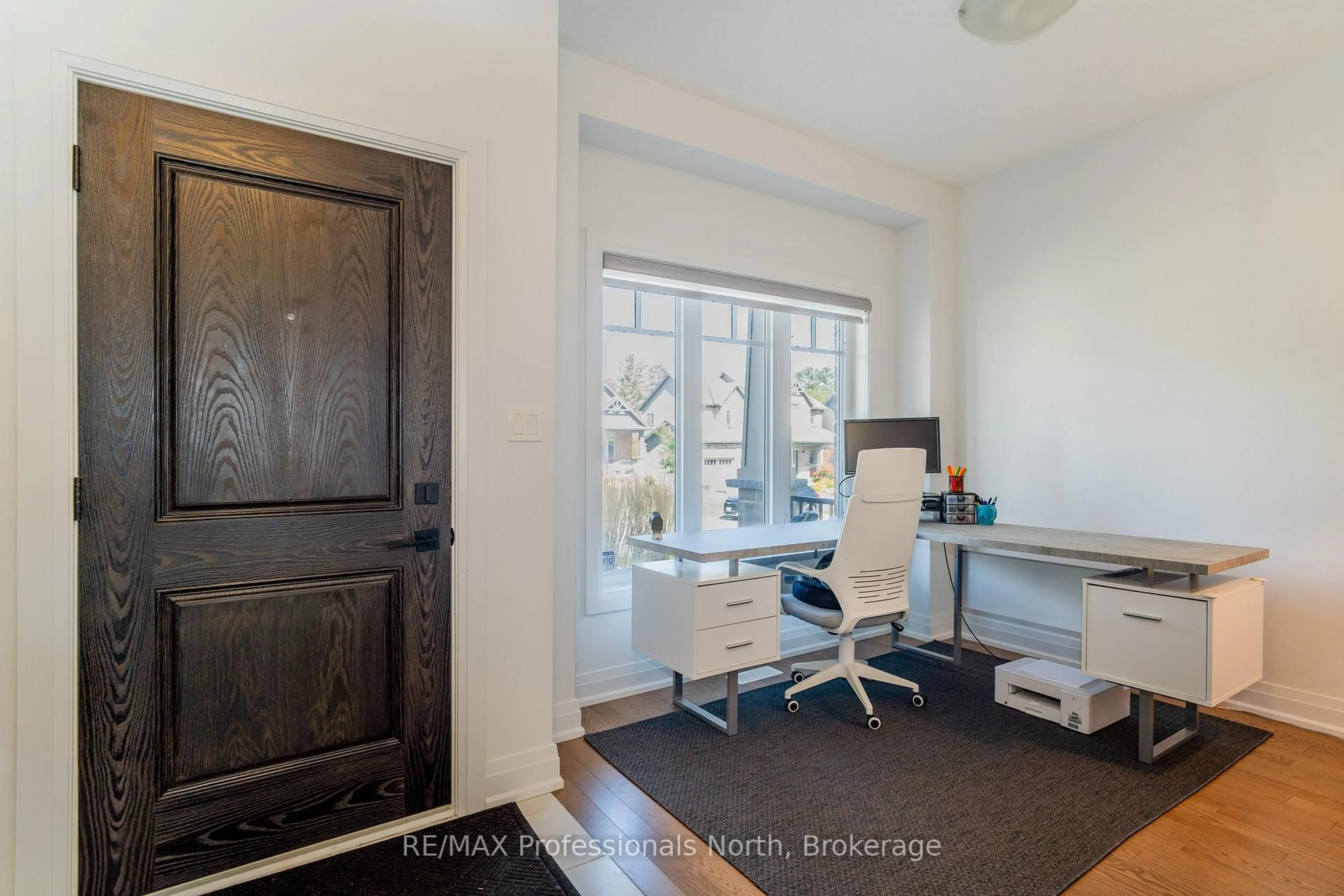 Indoor entryway for 35 Woodstream Dr, Huntsville Ontario P0A 1B7